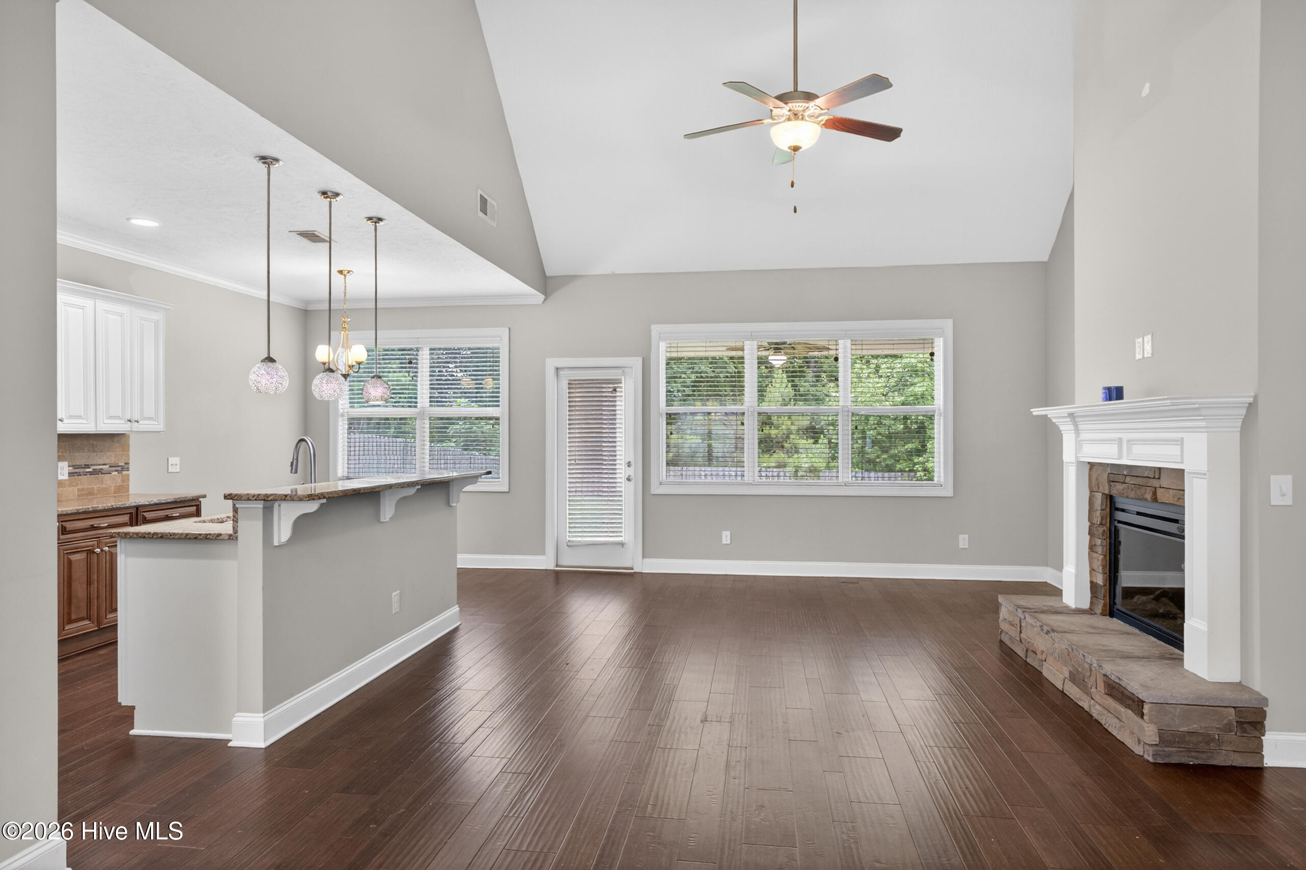 3915 Berkshire Way Property Photo 10