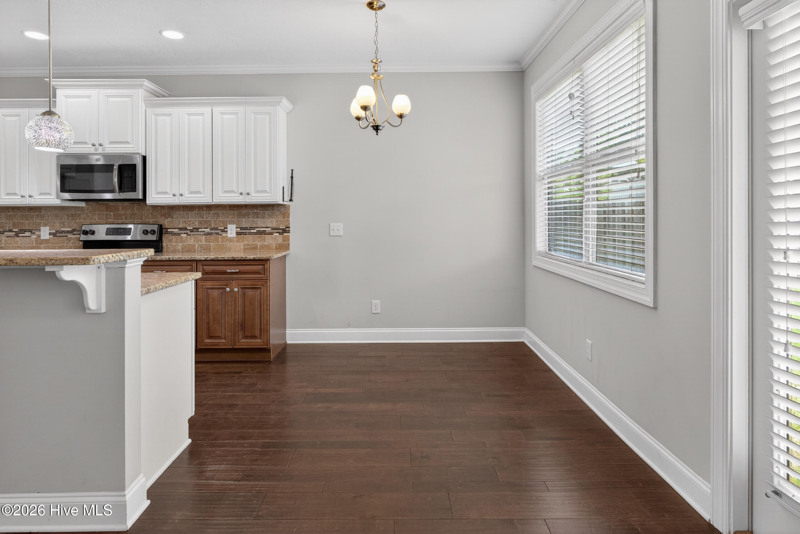 3915 Berkshire Way Property Photo 13