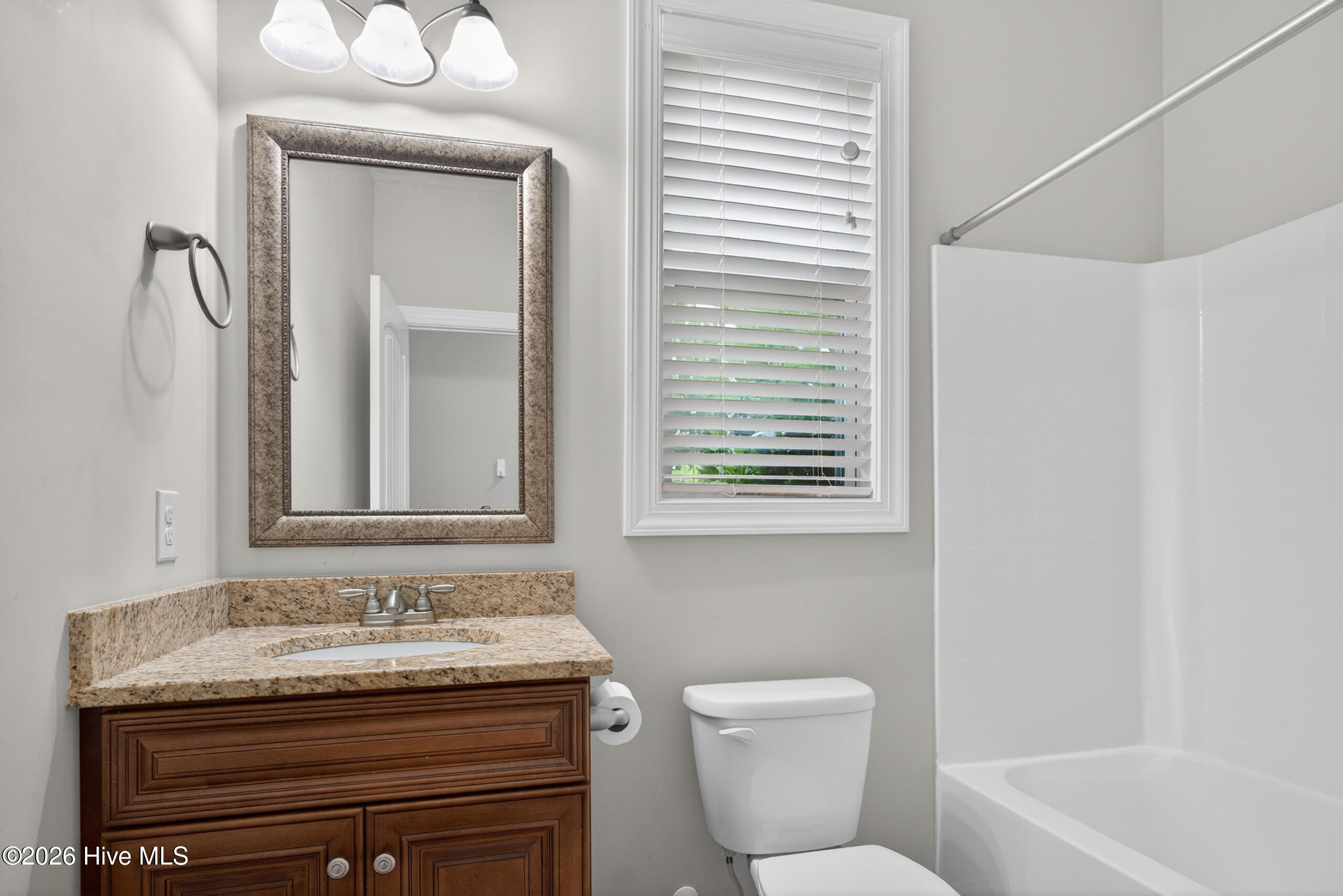 3915 Berkshire Way Property Photo 17