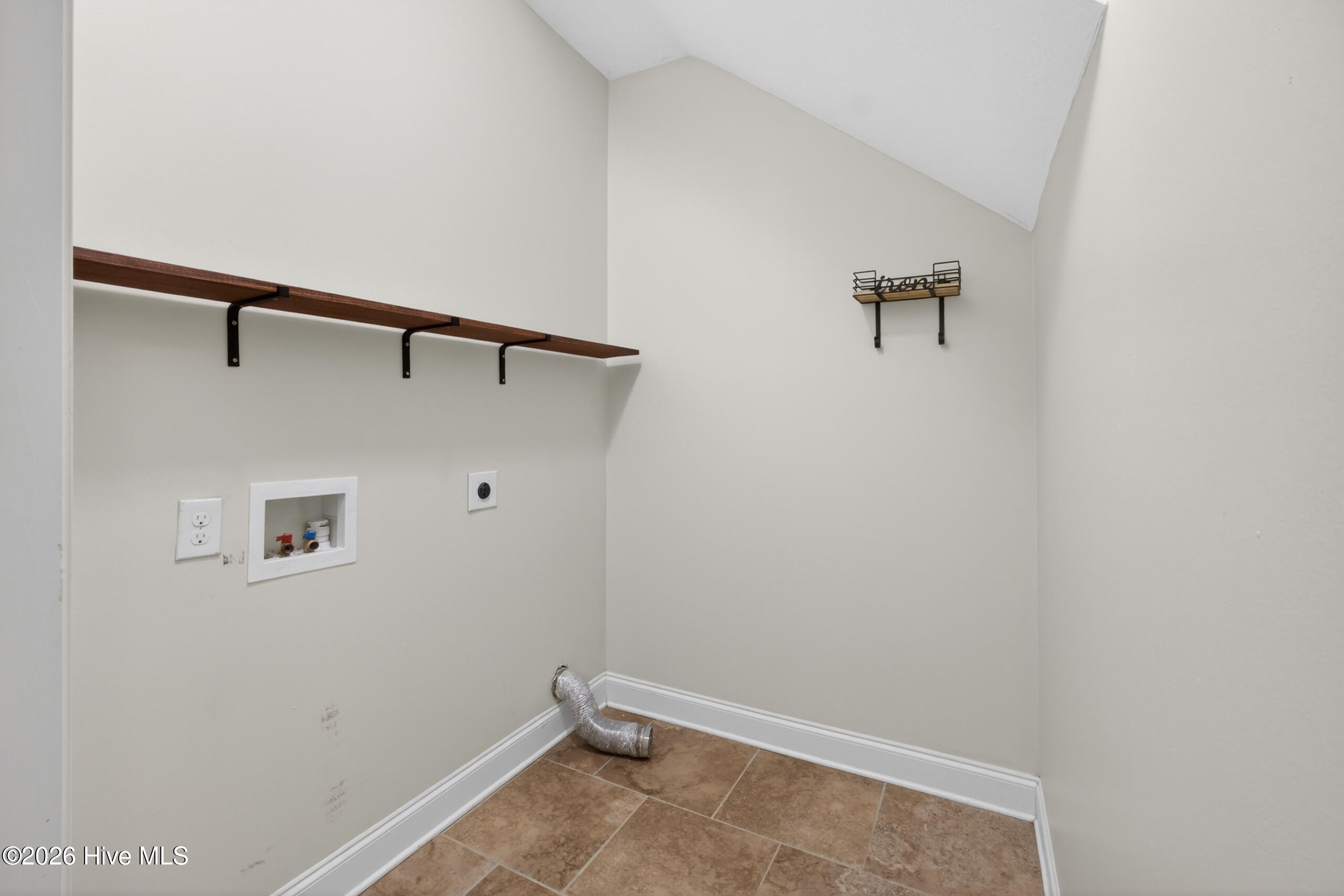 3915 Berkshire Way Property Photo 24