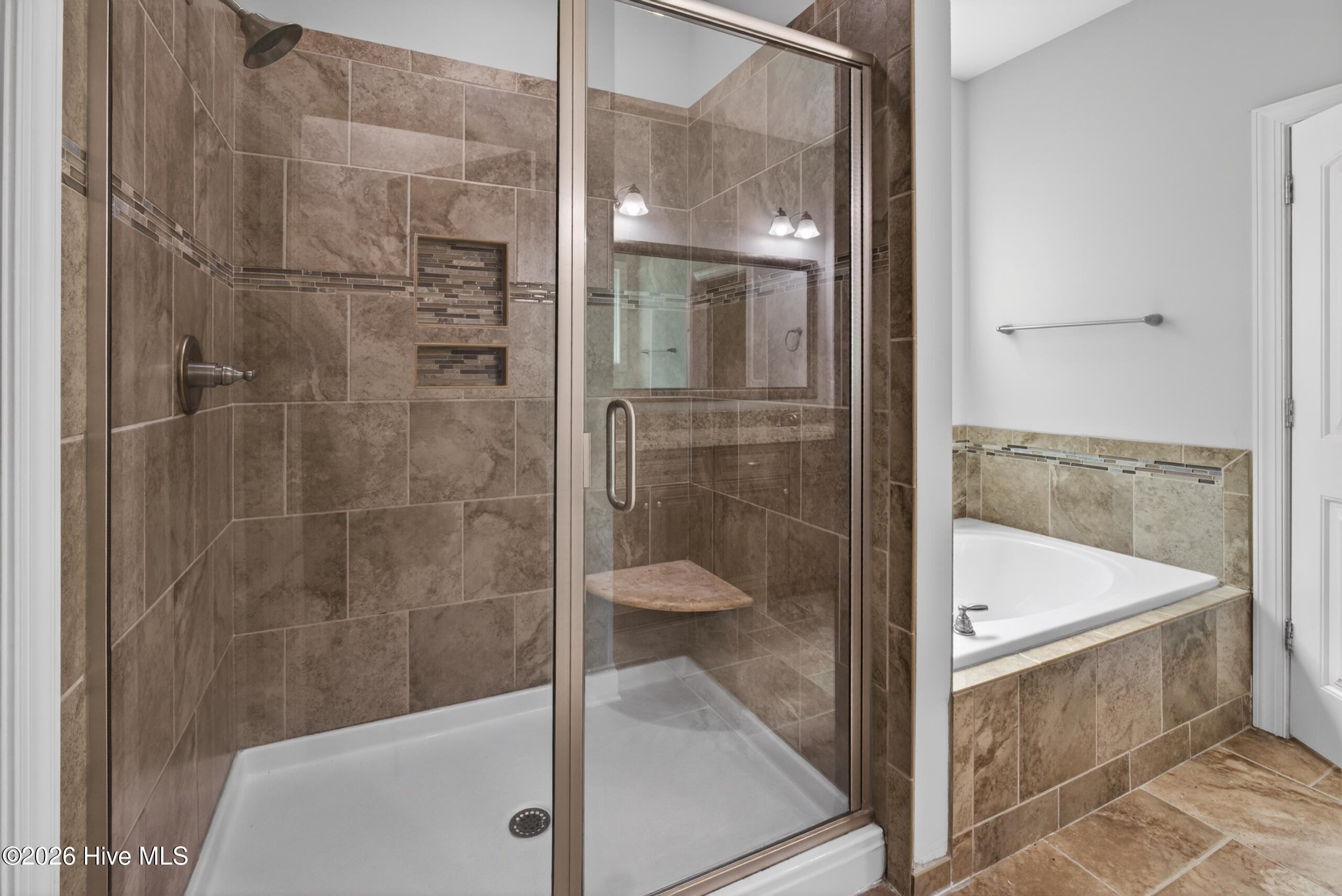 3915 Berkshire Way Property Photo 26