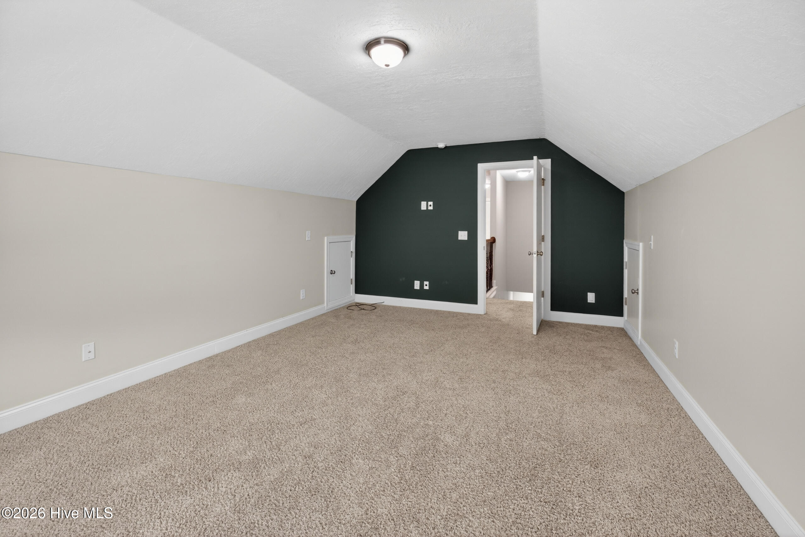 3915 Berkshire Way Property Photo 32