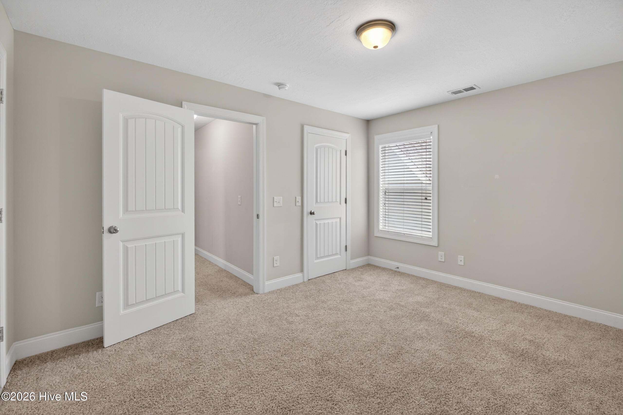 3915 Berkshire Way Property Photo 35