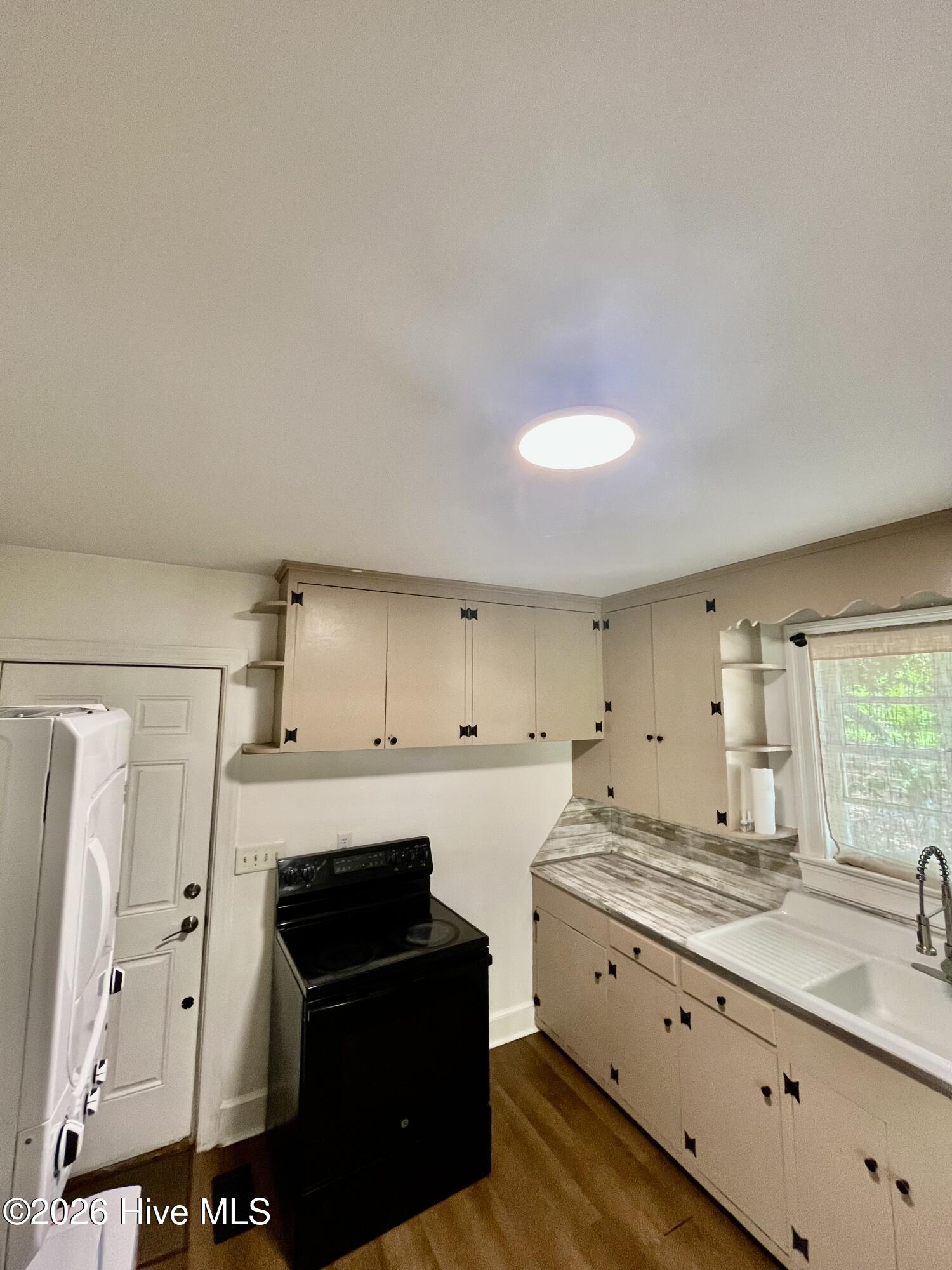 1709 Beech Street Property Photo 11