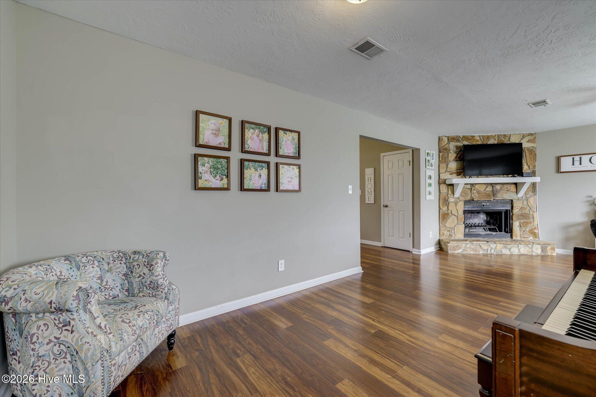 404 Shadow Lane Property Photo 12