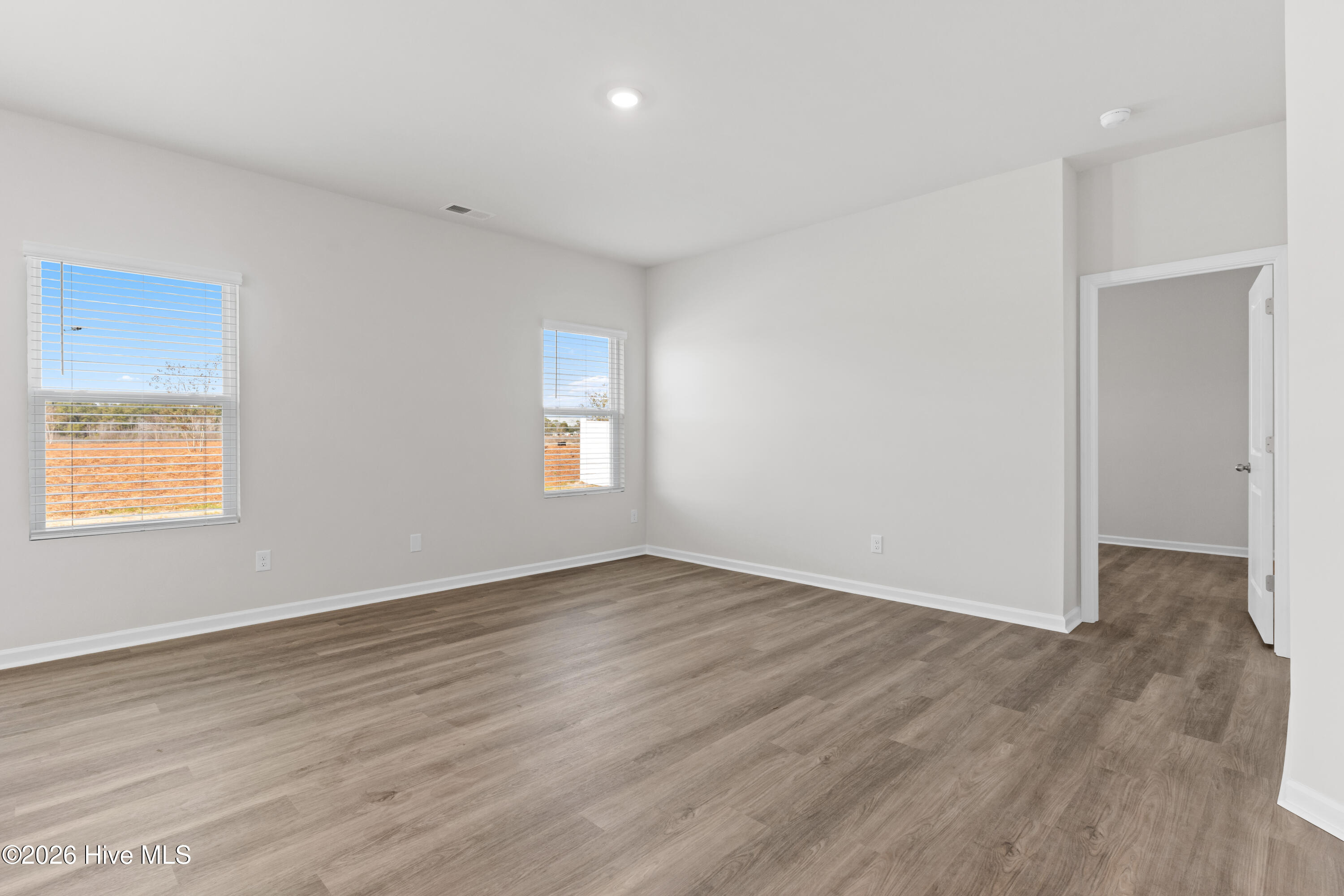 152 N Squires Run Lane Property Photo 6
