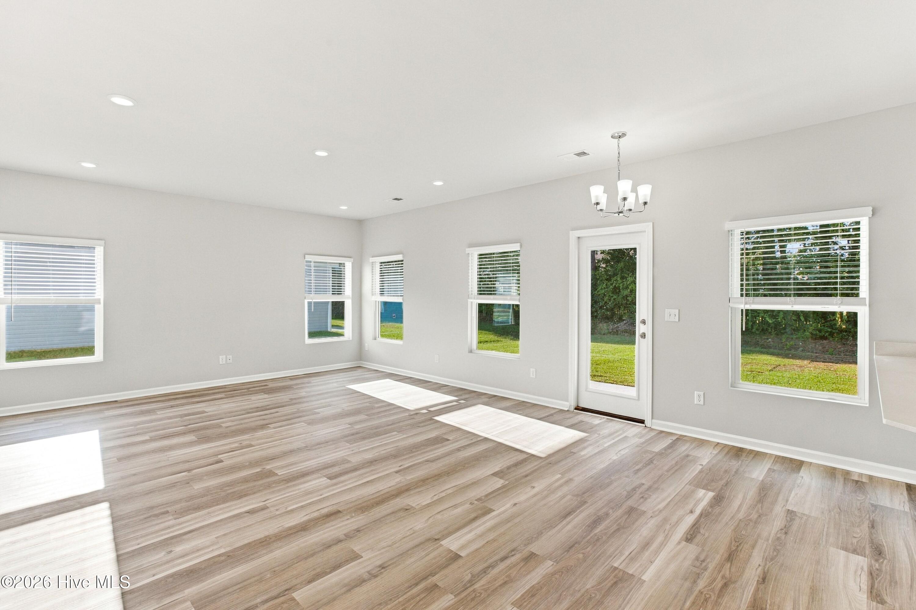 150 N Squires Run Lane Property Photo 8