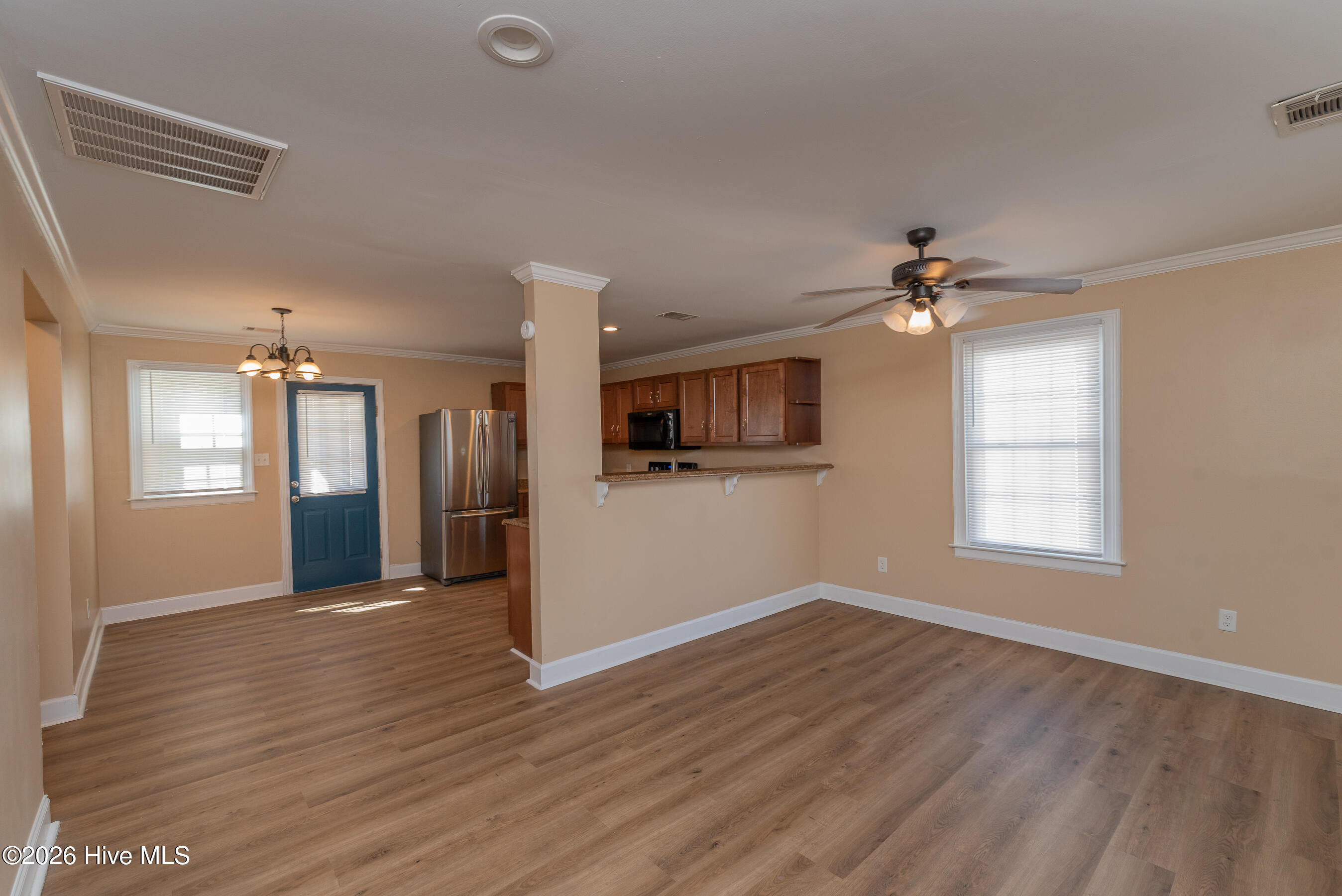 1800 Hampton Avenue Property Photo 3