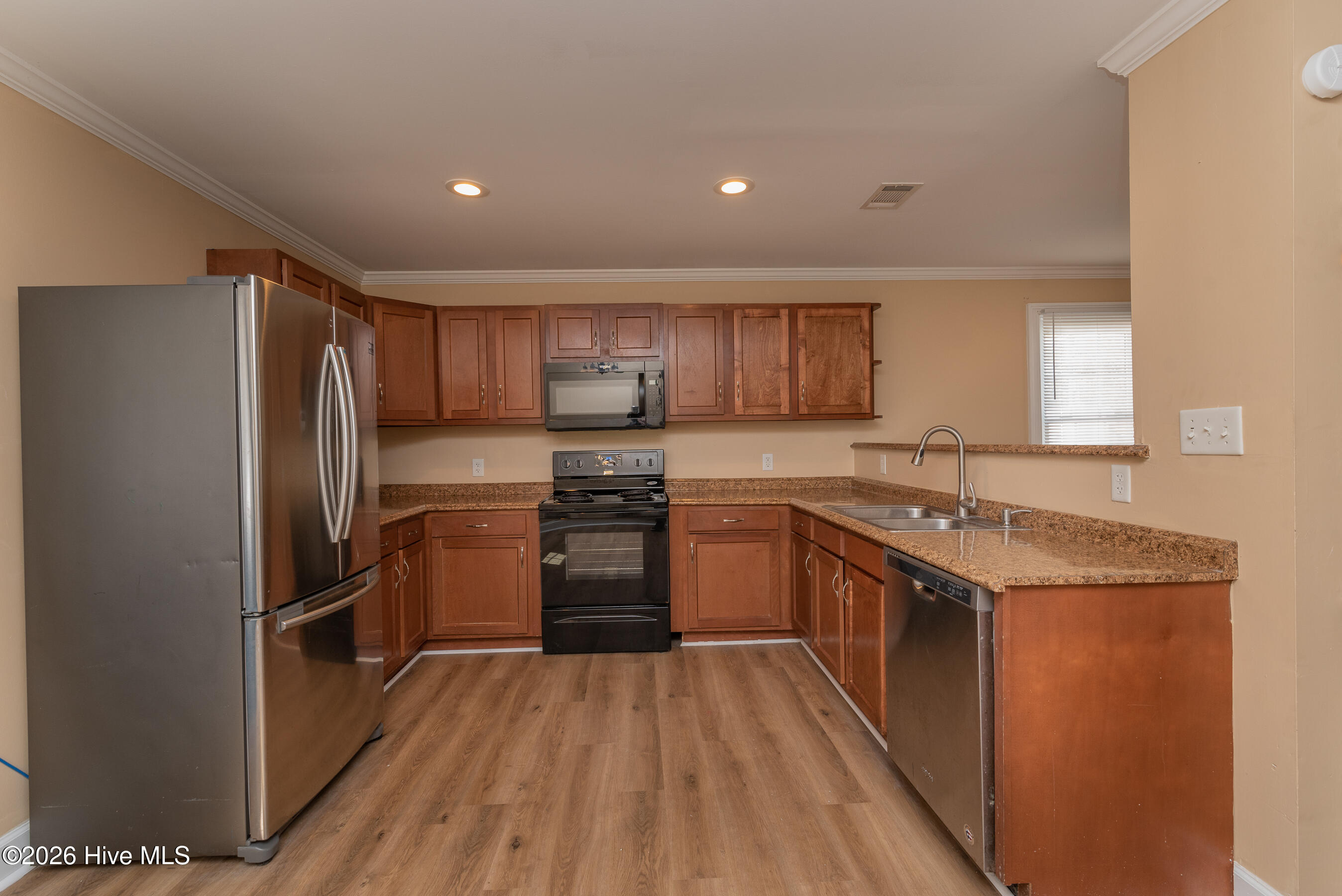 1800 Hampton Avenue Property Photo 6