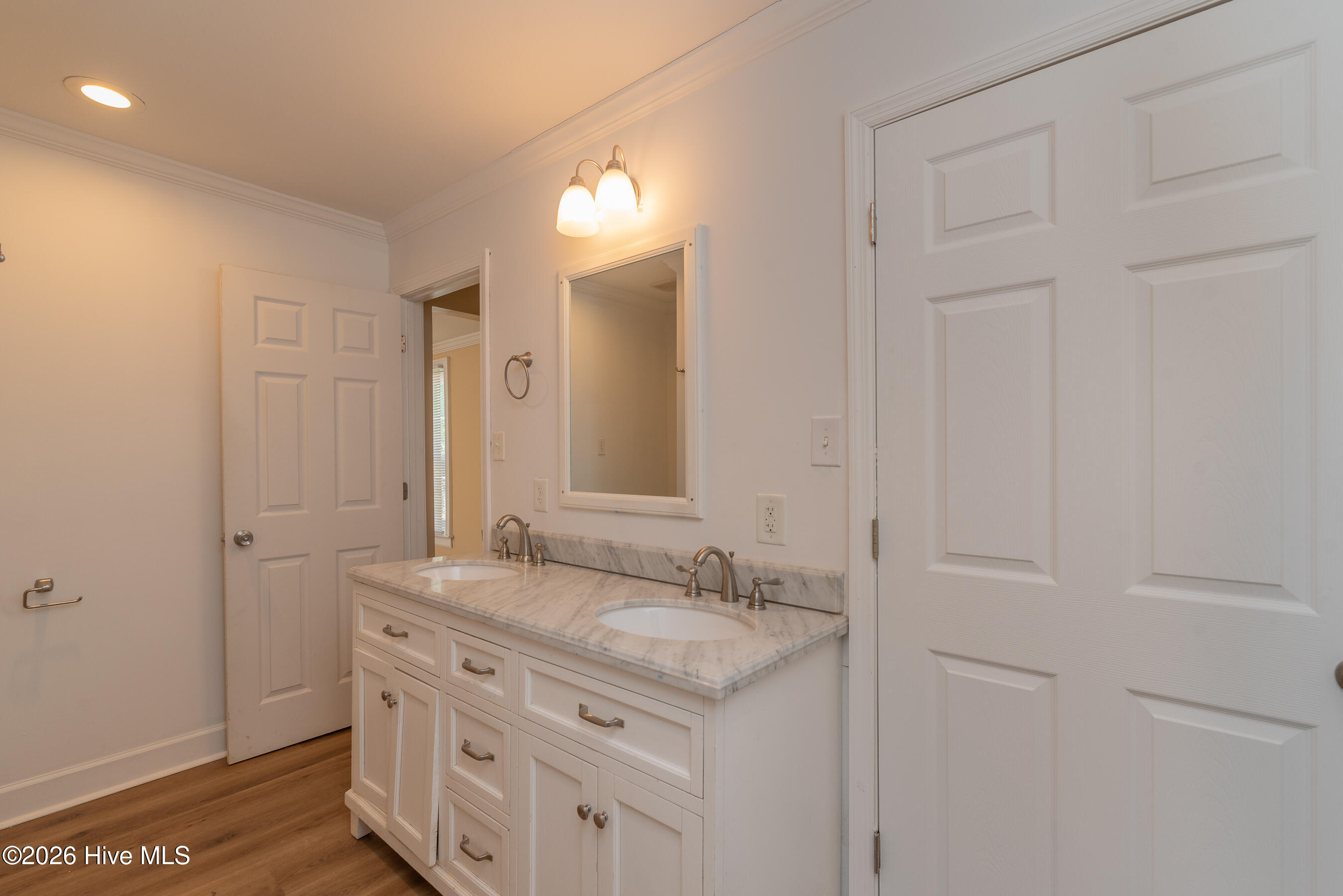 1800 Hampton Avenue Property Photo 12