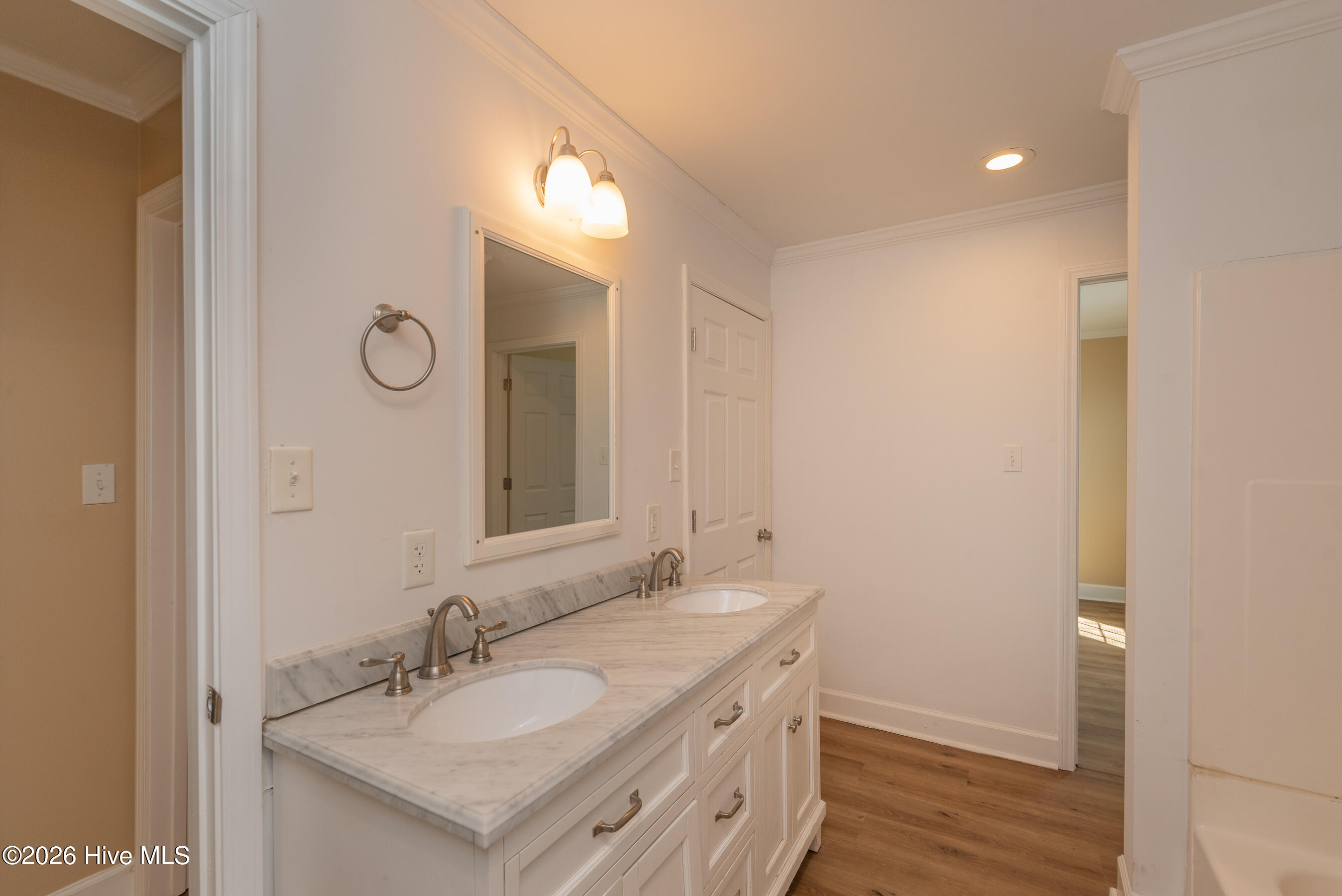 1800 Hampton Avenue Property Photo 13