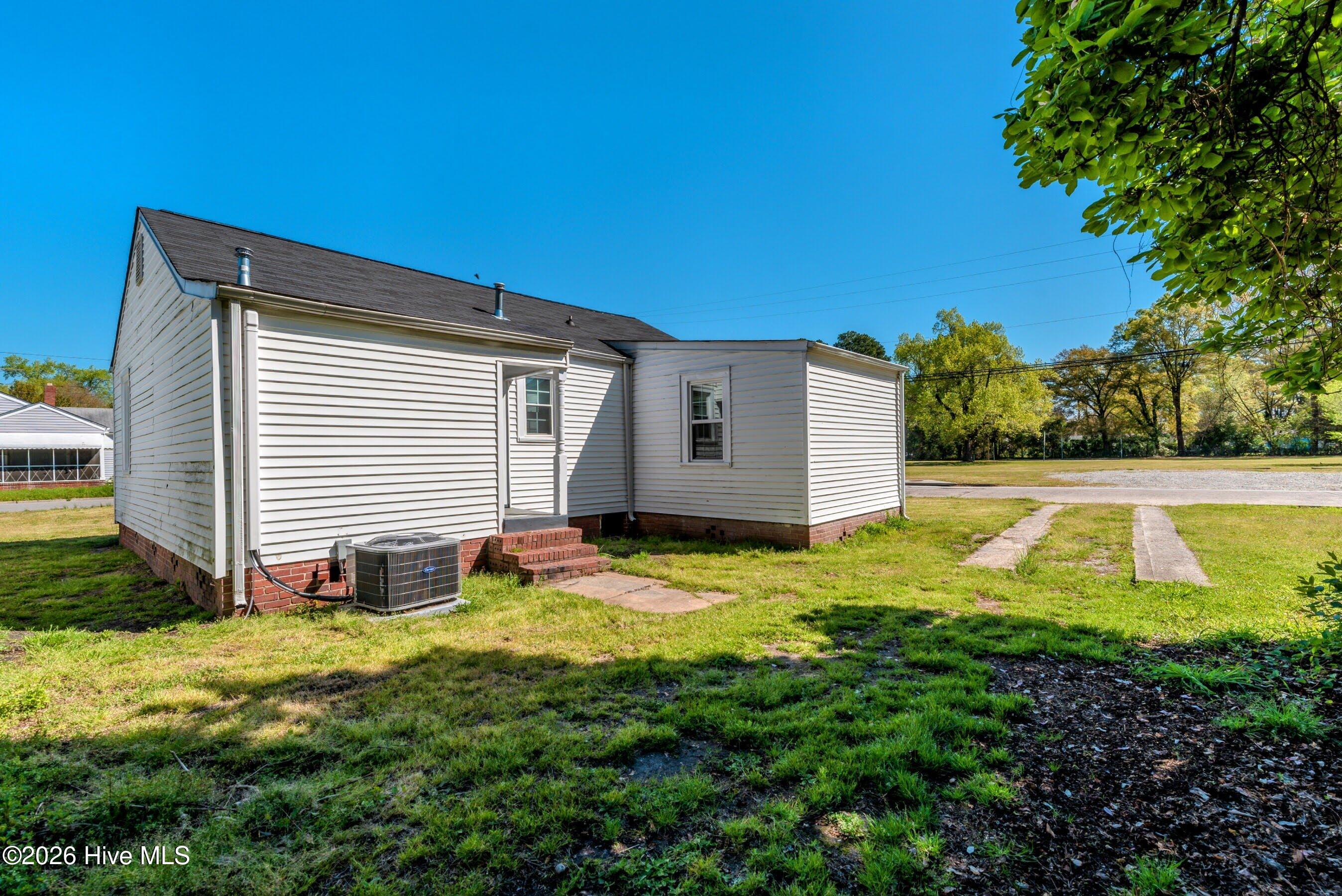 1800 Hampton Avenue Property Photo 19