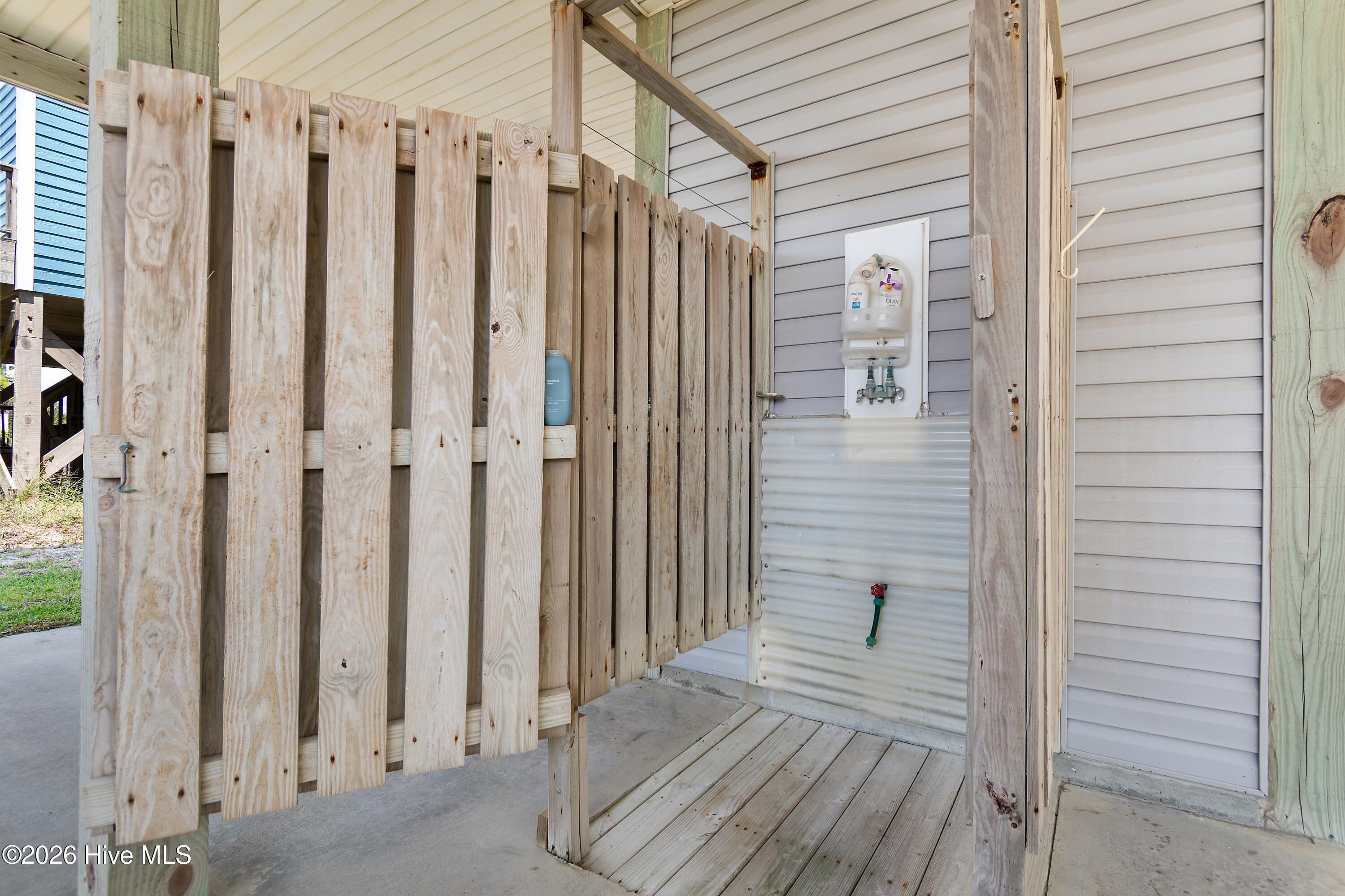 2203 E Beach Drive Property Photo 19