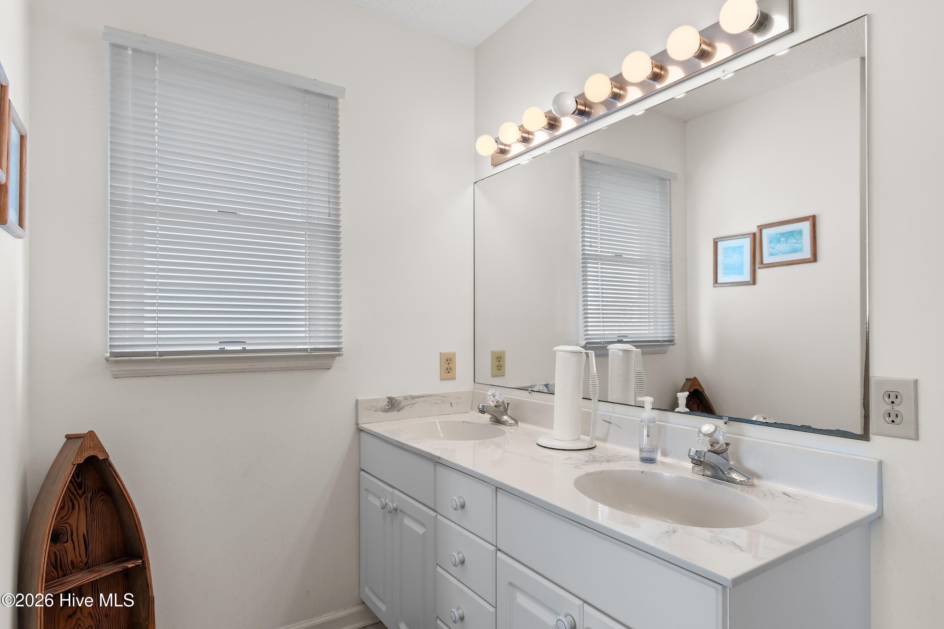 2203 E Beach Drive Property Photo 41