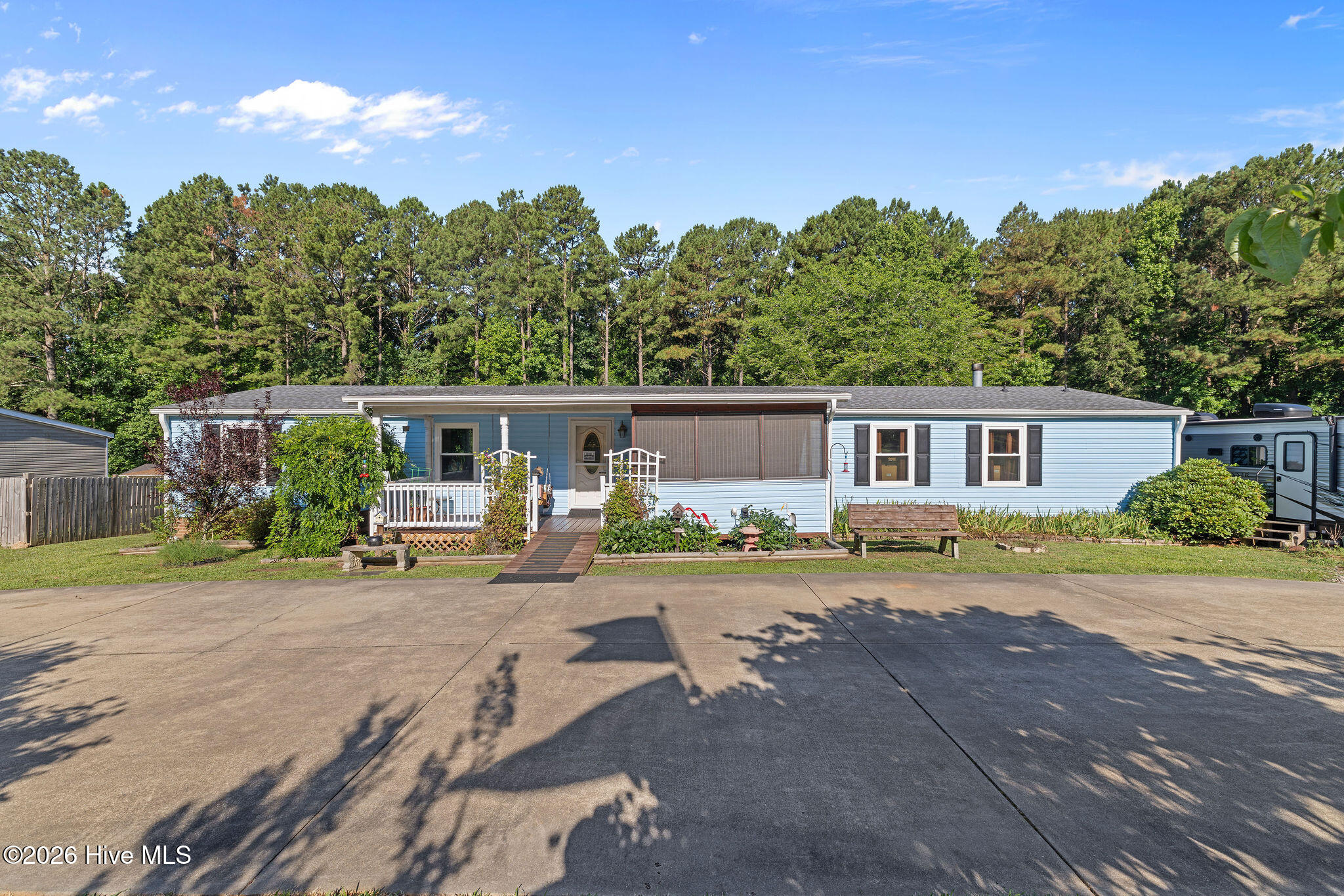 200 Sunray Drive Property Photo 1