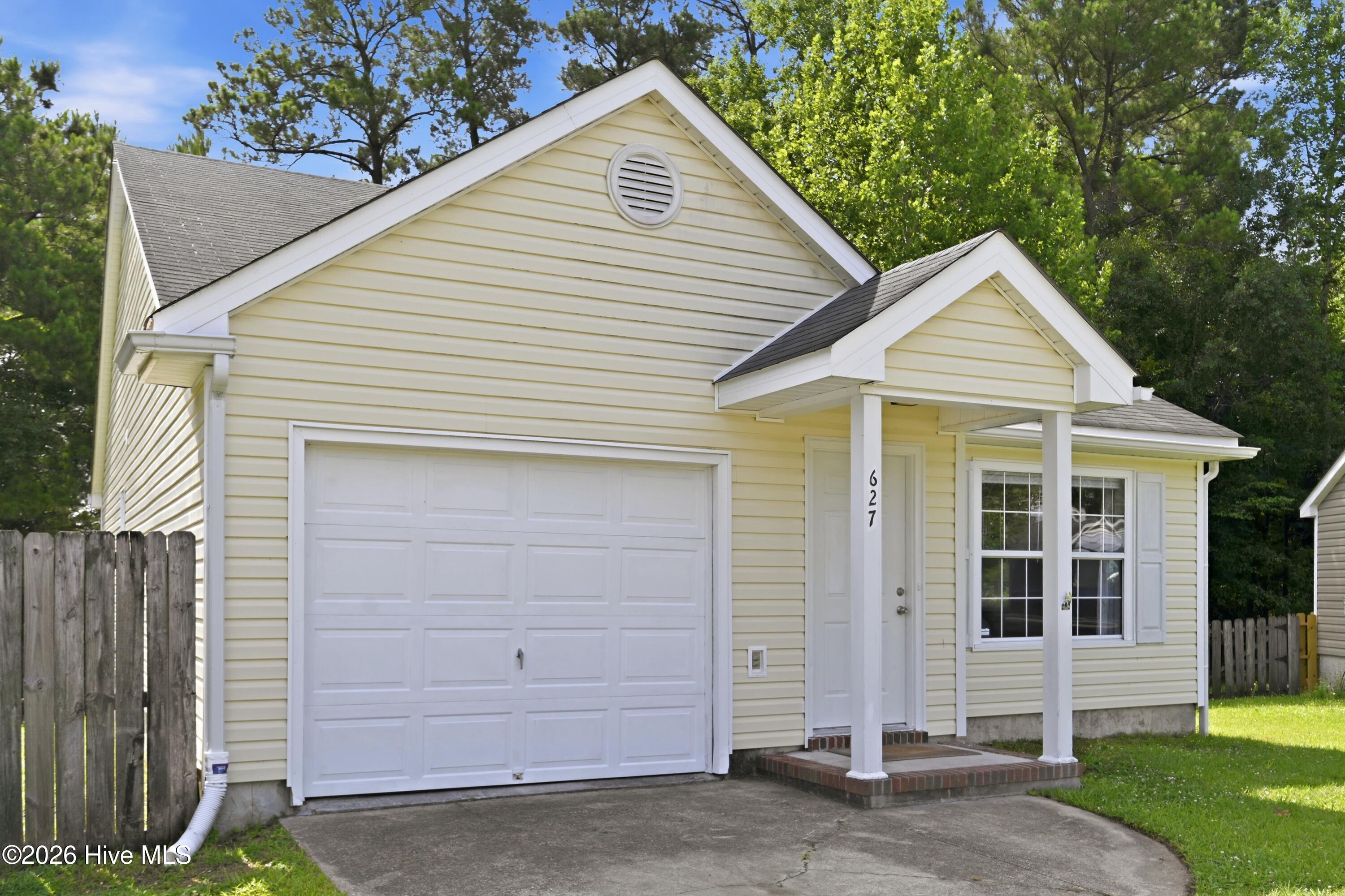 627 S Hampton Drive Property Photo 3