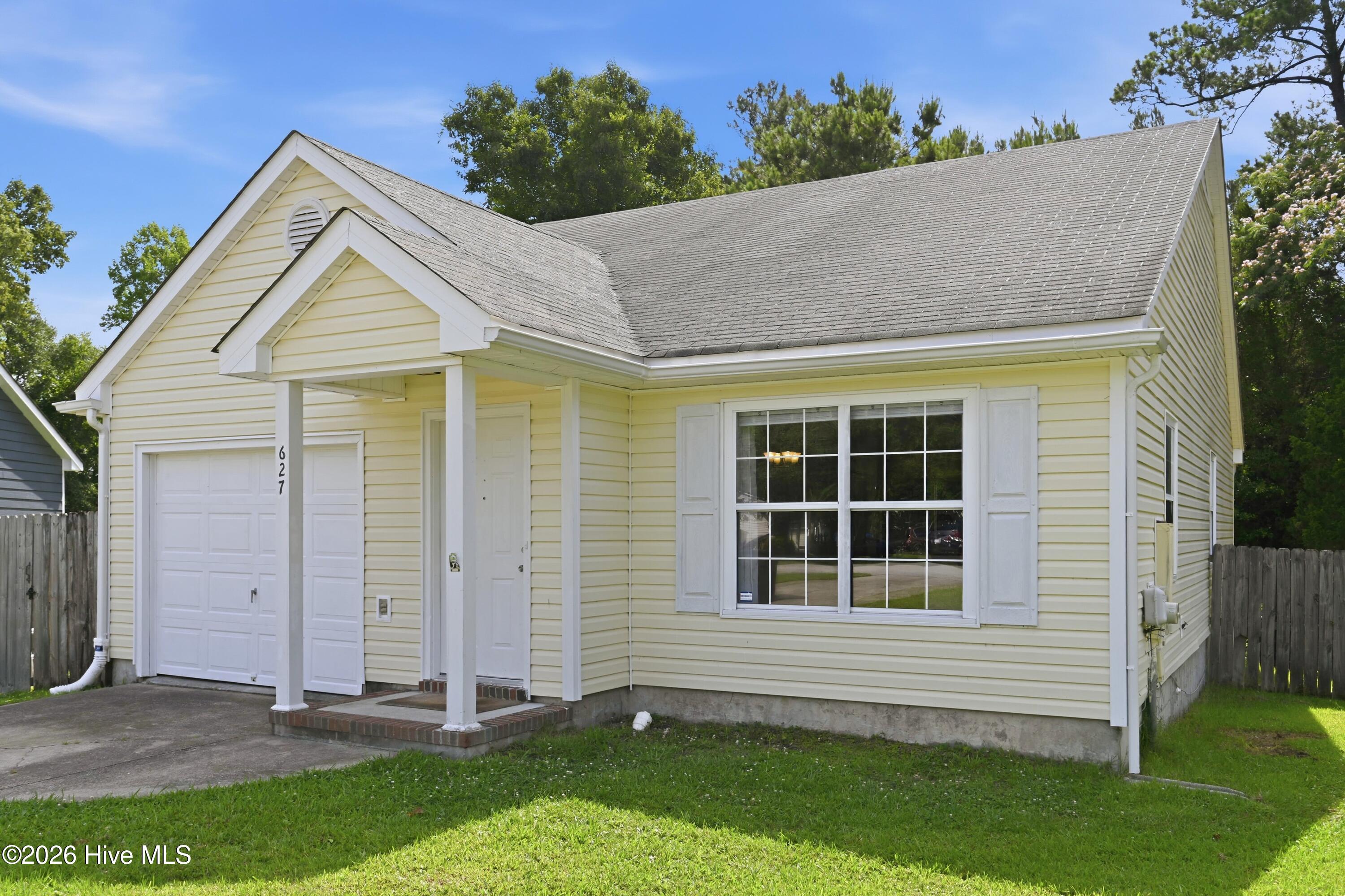 627 S Hampton Drive Property Photo 4