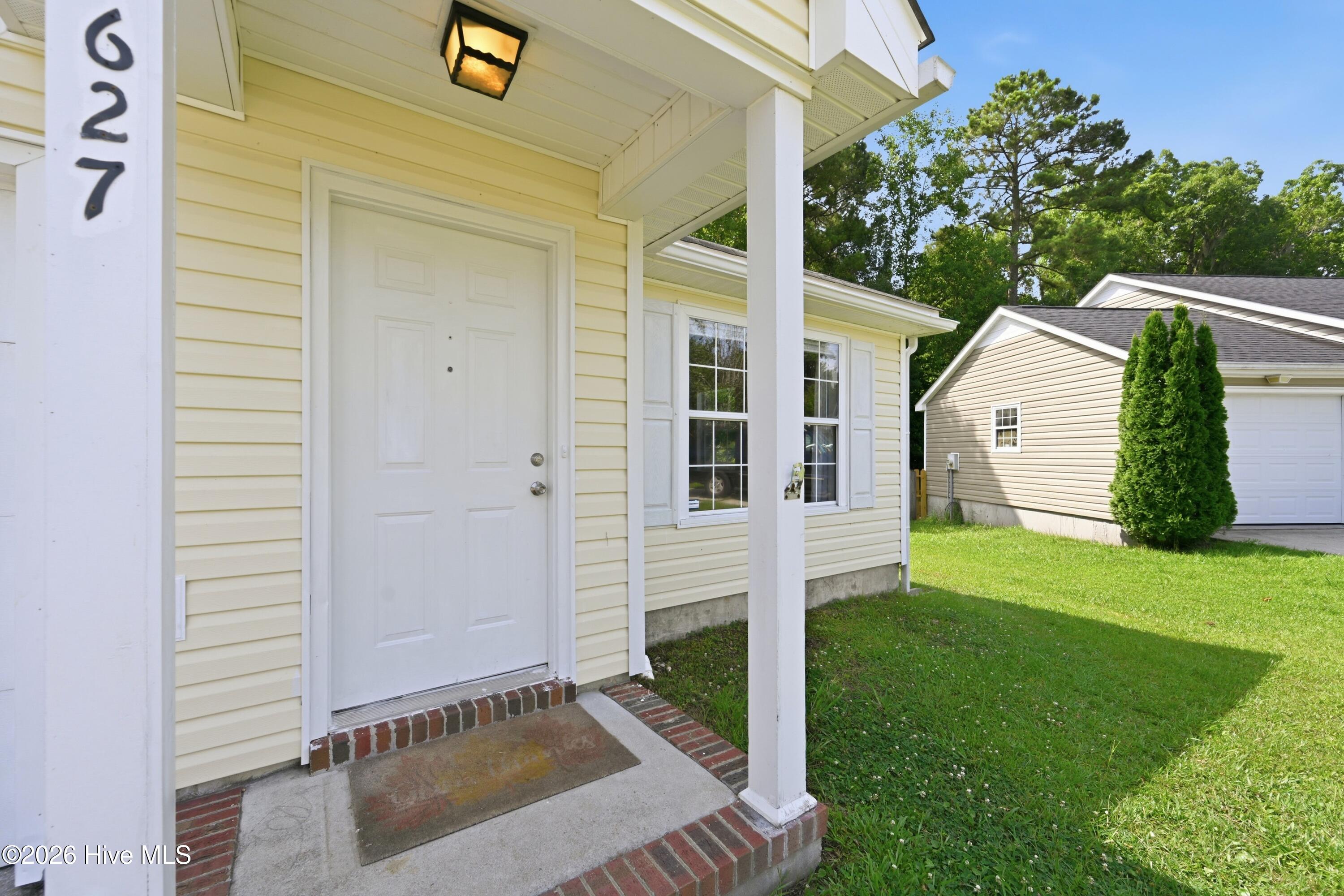 627 S Hampton Drive Property Photo 5
