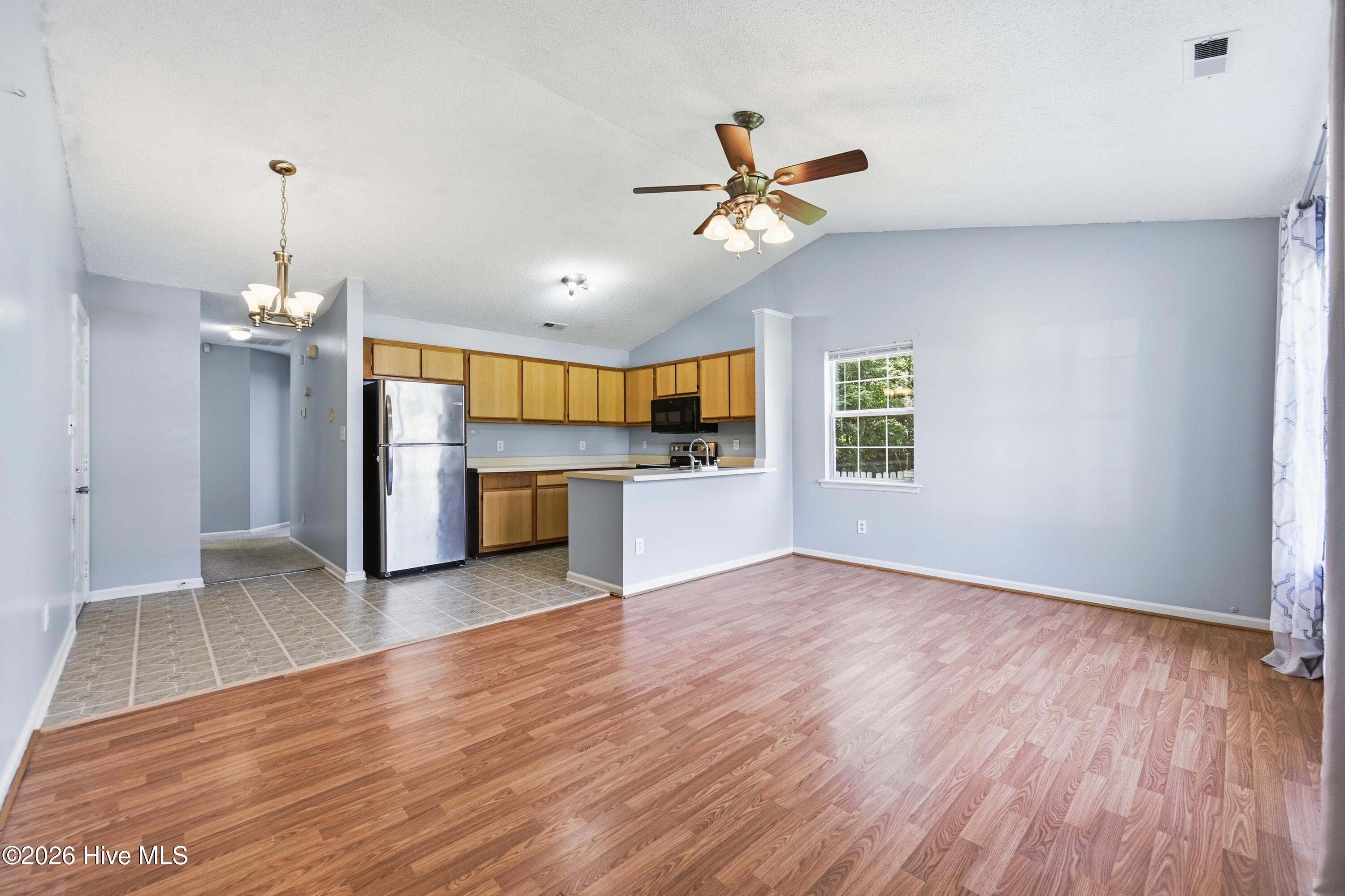 627 S Hampton Drive Property Photo 6