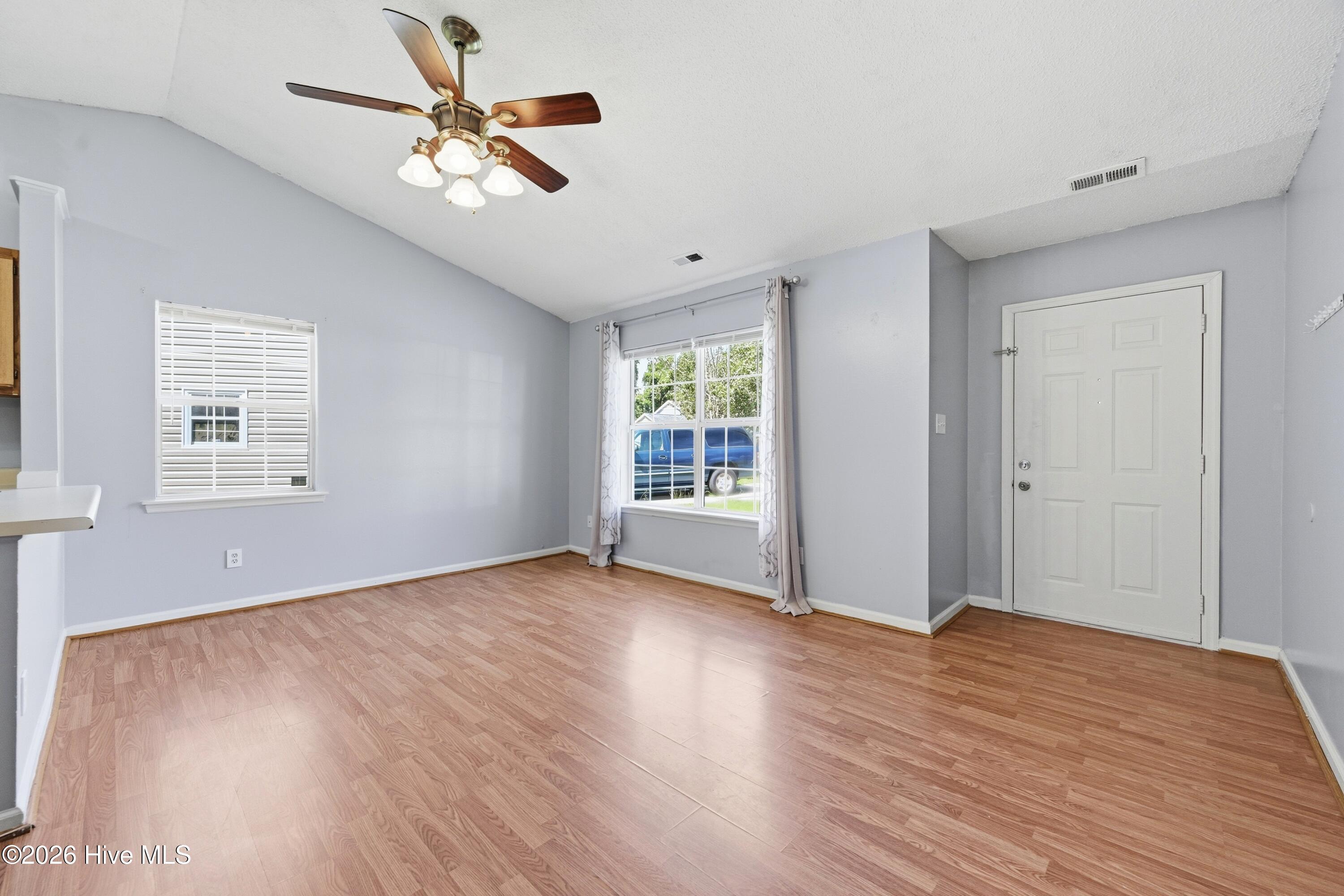 627 S Hampton Drive Property Photo 7