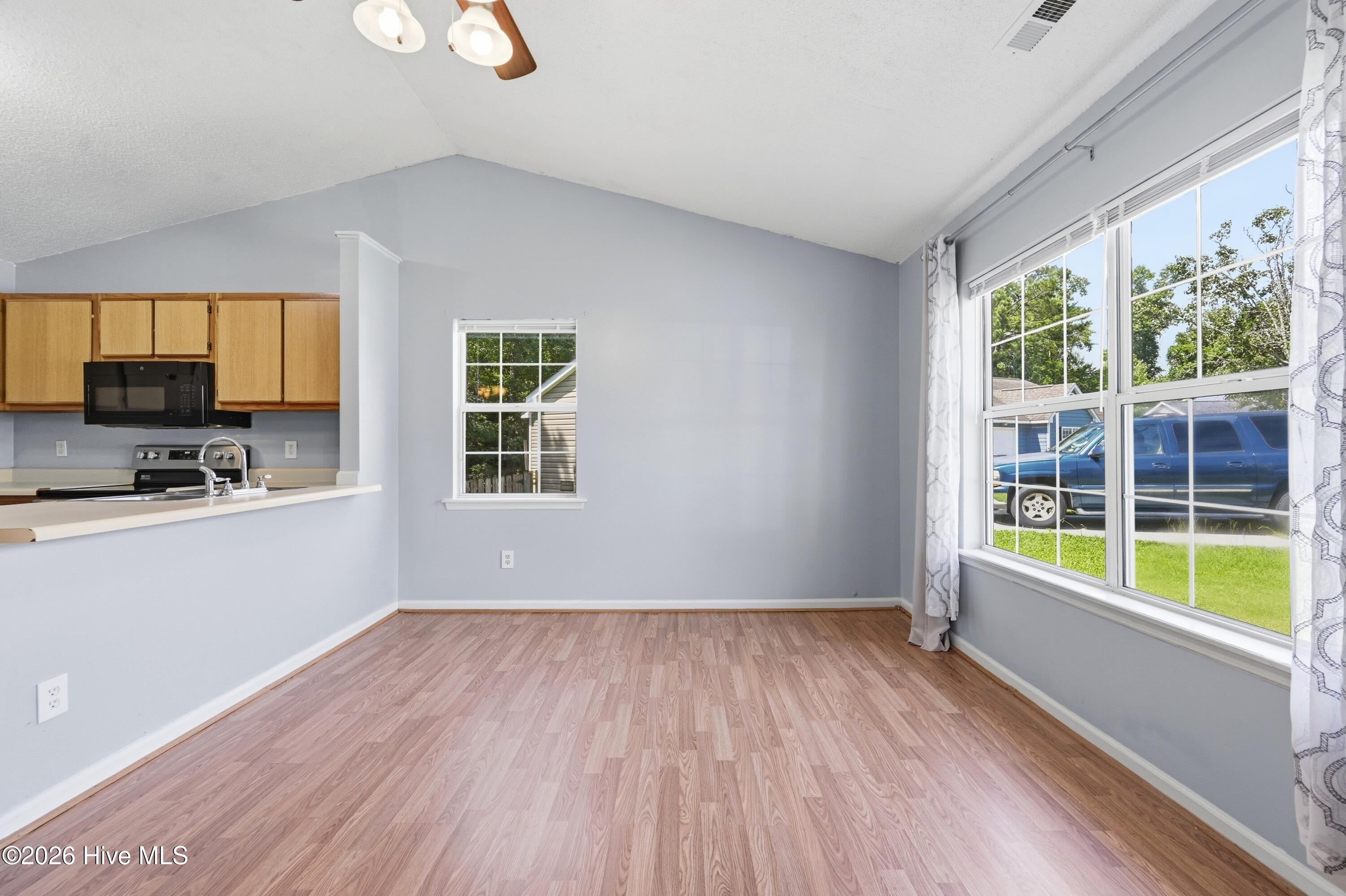 627 S Hampton Drive Property Photo 8