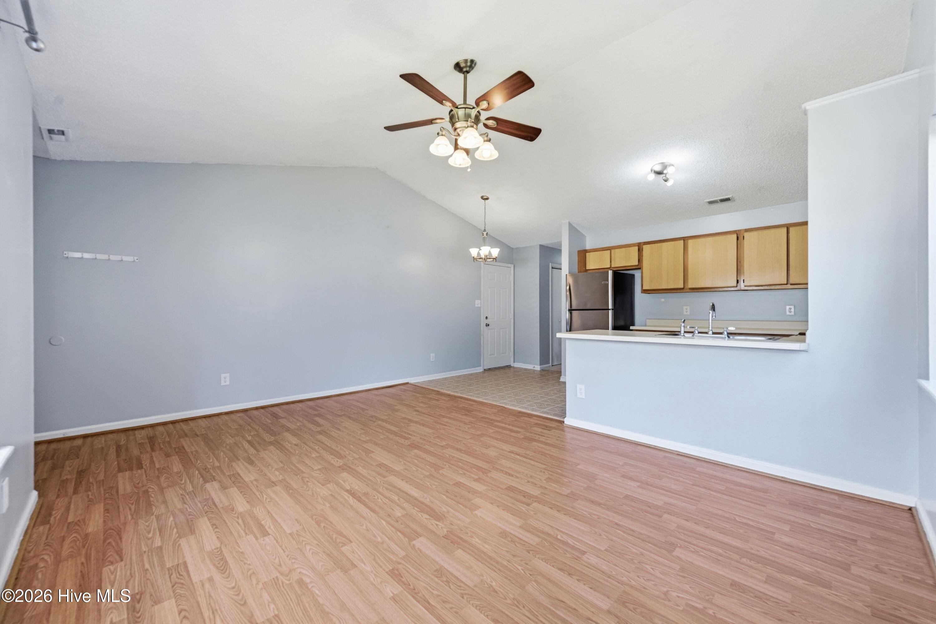 627 S Hampton Drive Property Photo 9