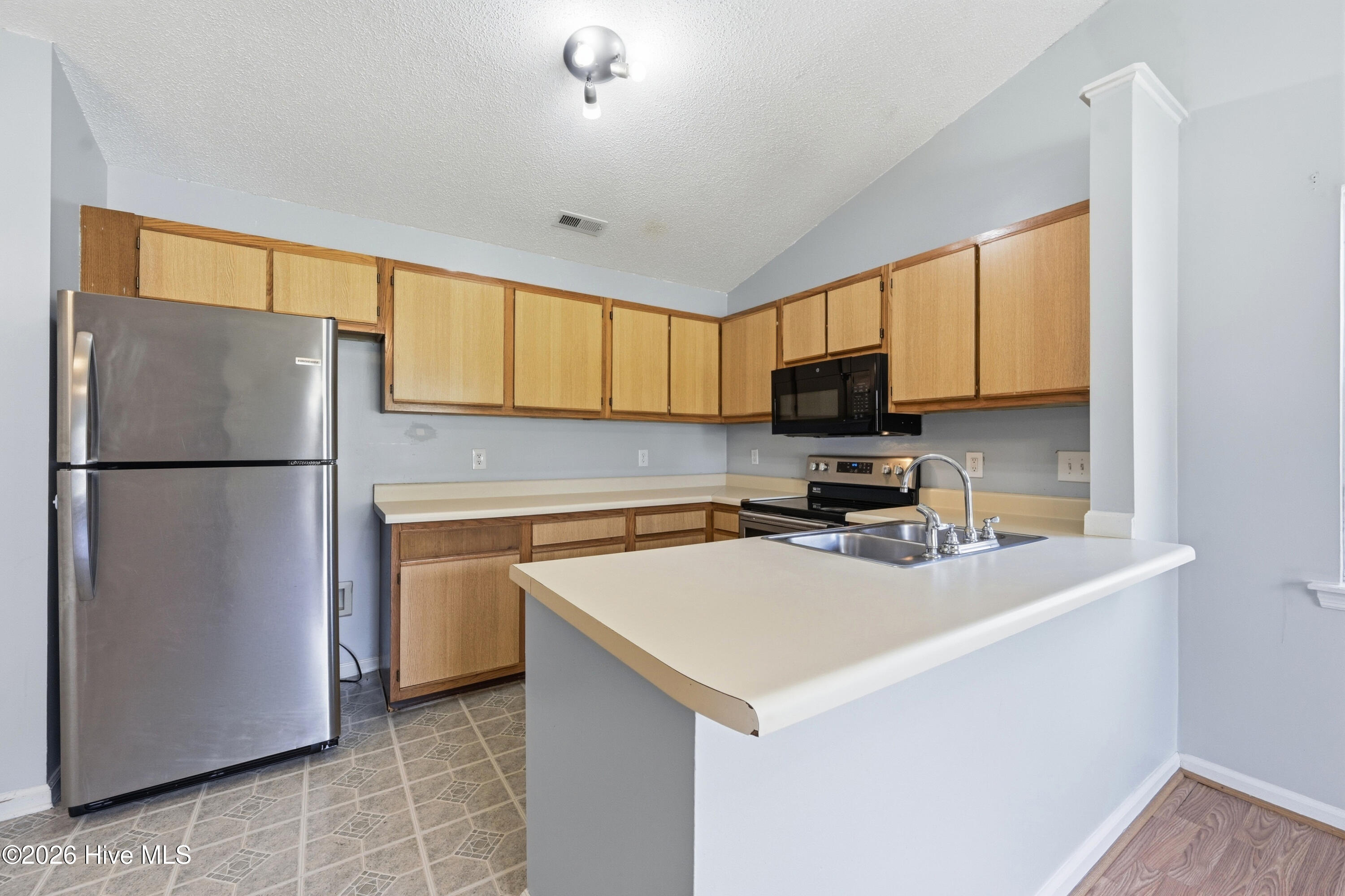 627 S Hampton Drive Property Photo 11