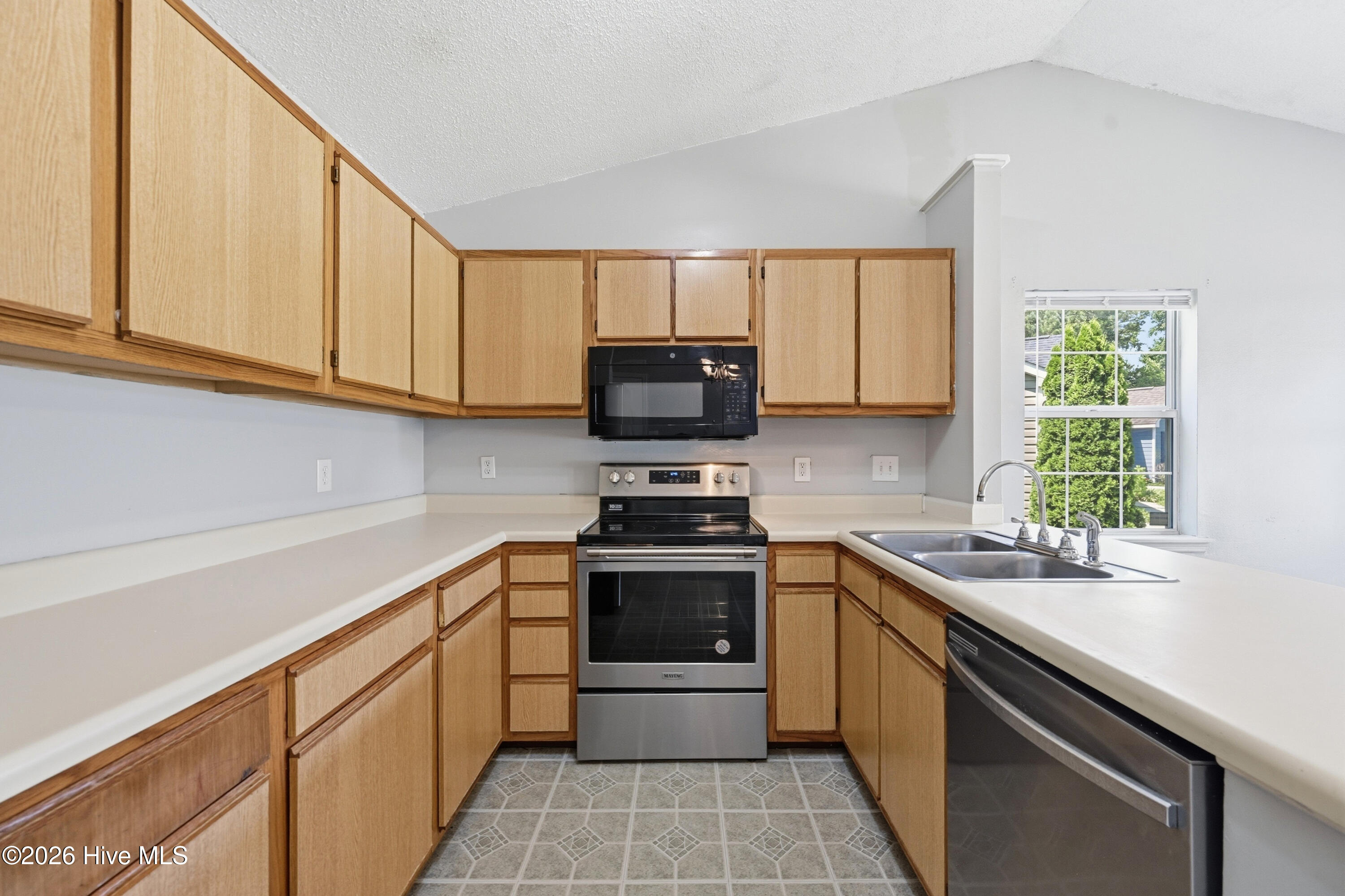 627 S Hampton Drive Property Photo 12