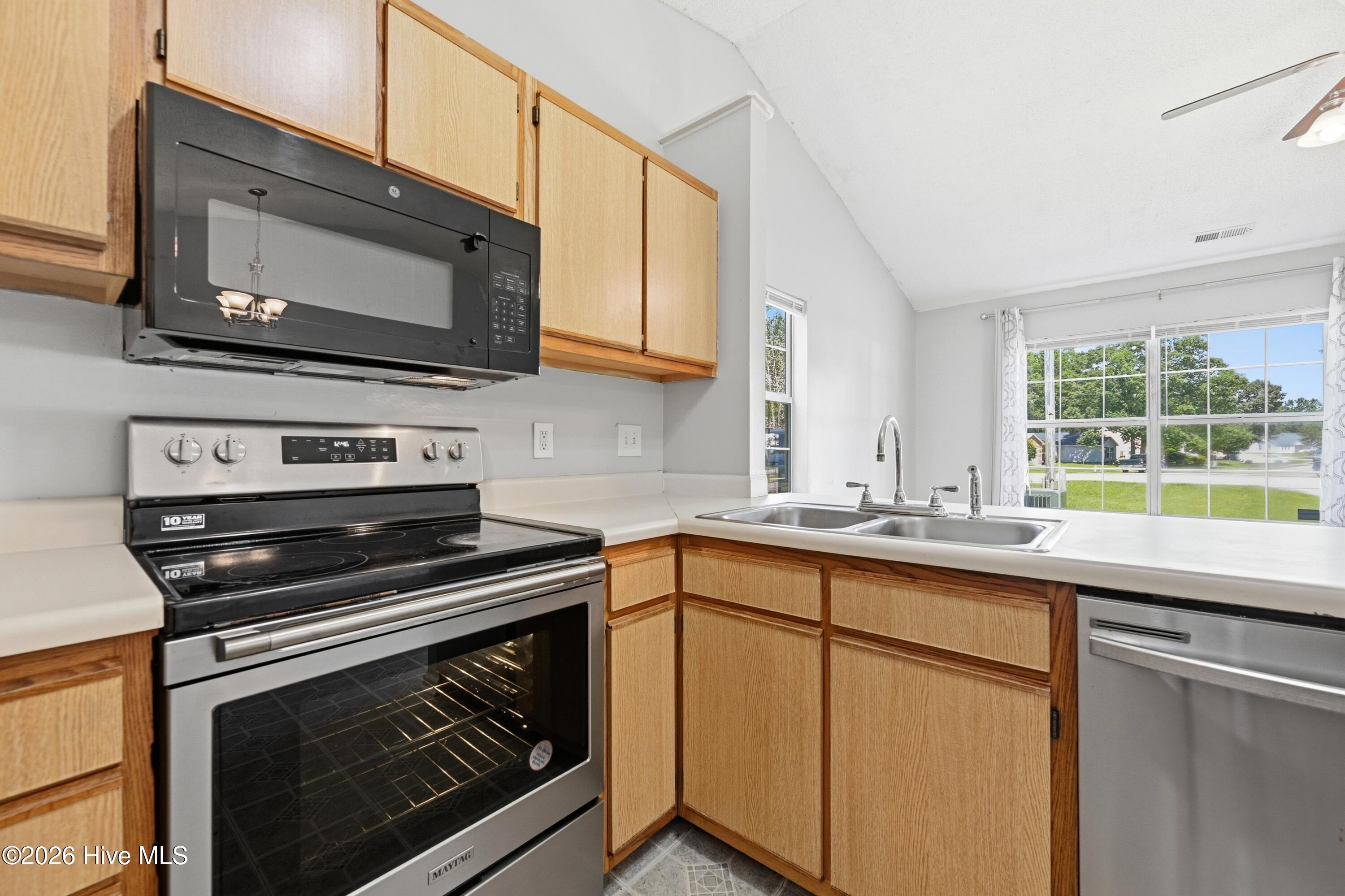 627 S Hampton Drive Property Photo 13