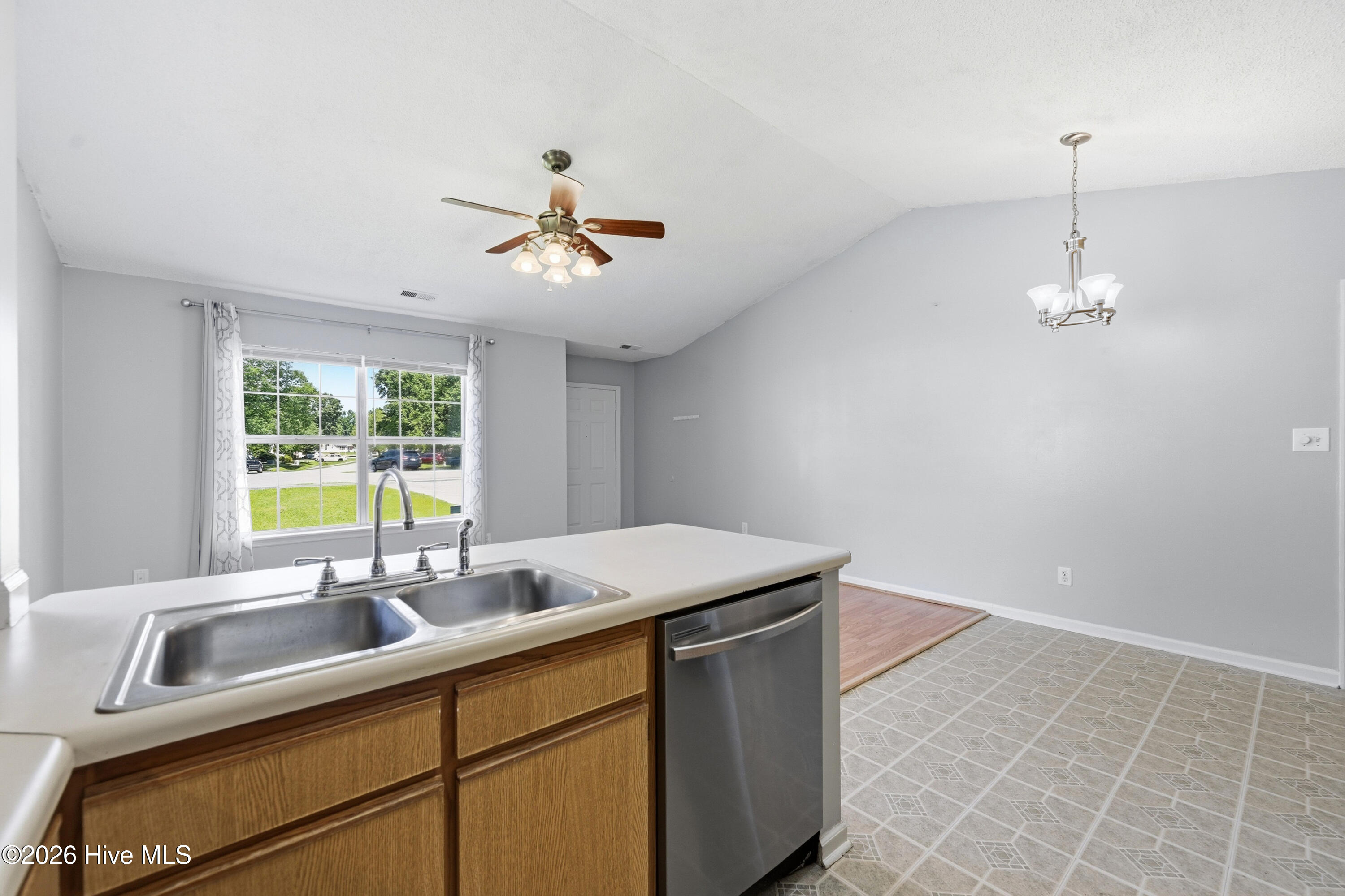 627 S Hampton Drive Property Photo 14