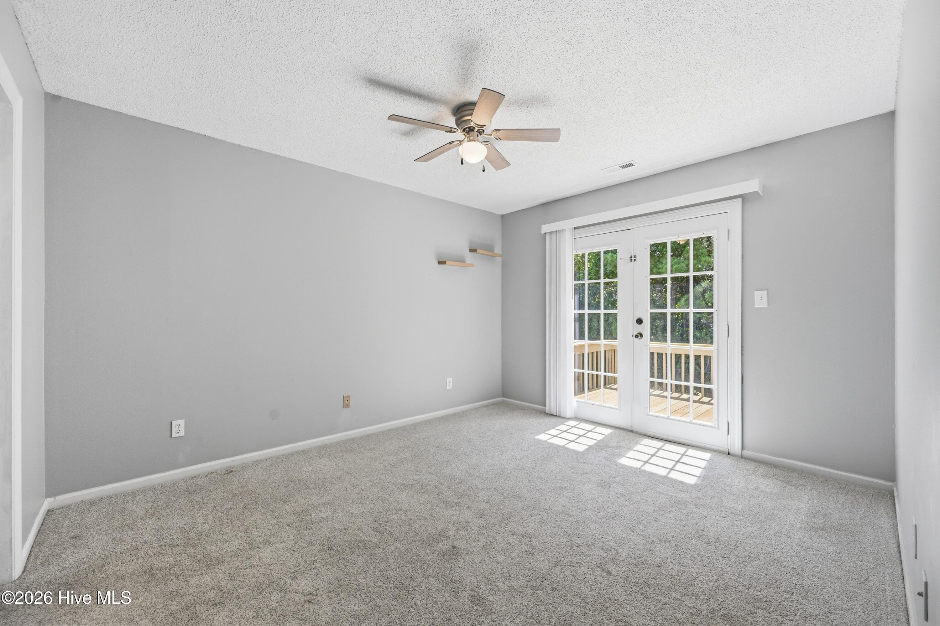 627 S Hampton Drive Property Photo 16