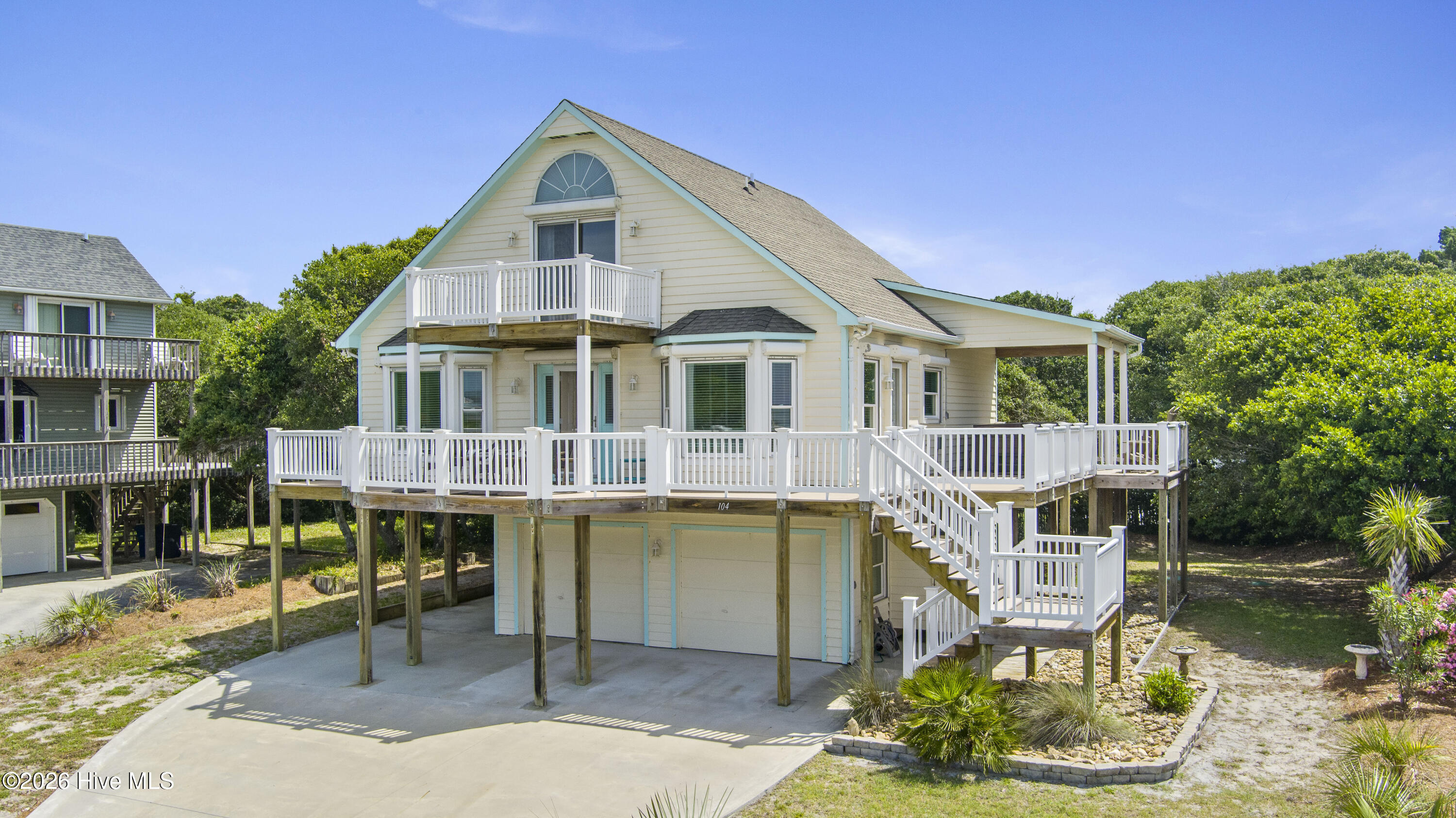 104 Bluewater Drive Property Photo 1