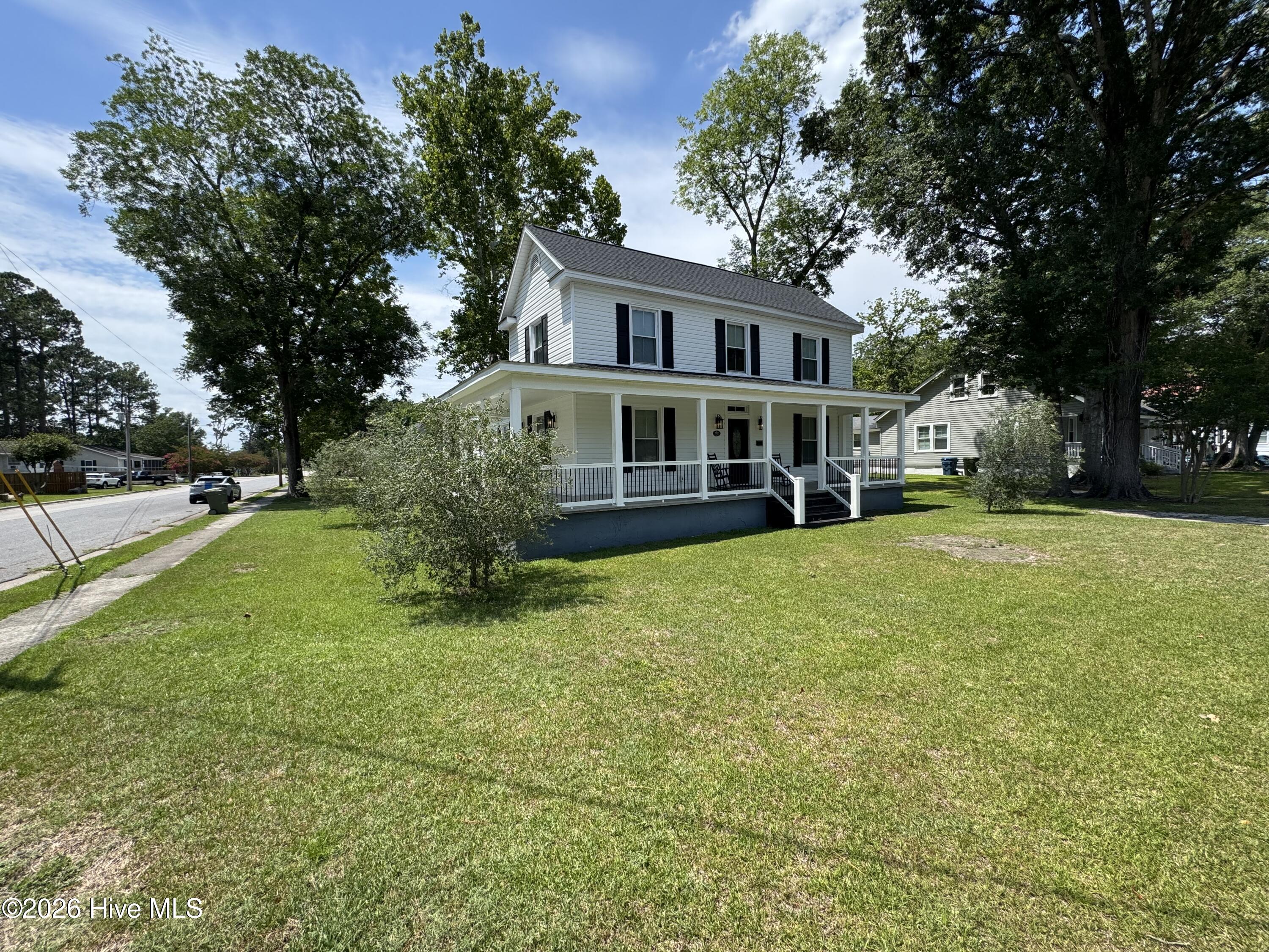 702 N Charlotte Street Property Photo 2
