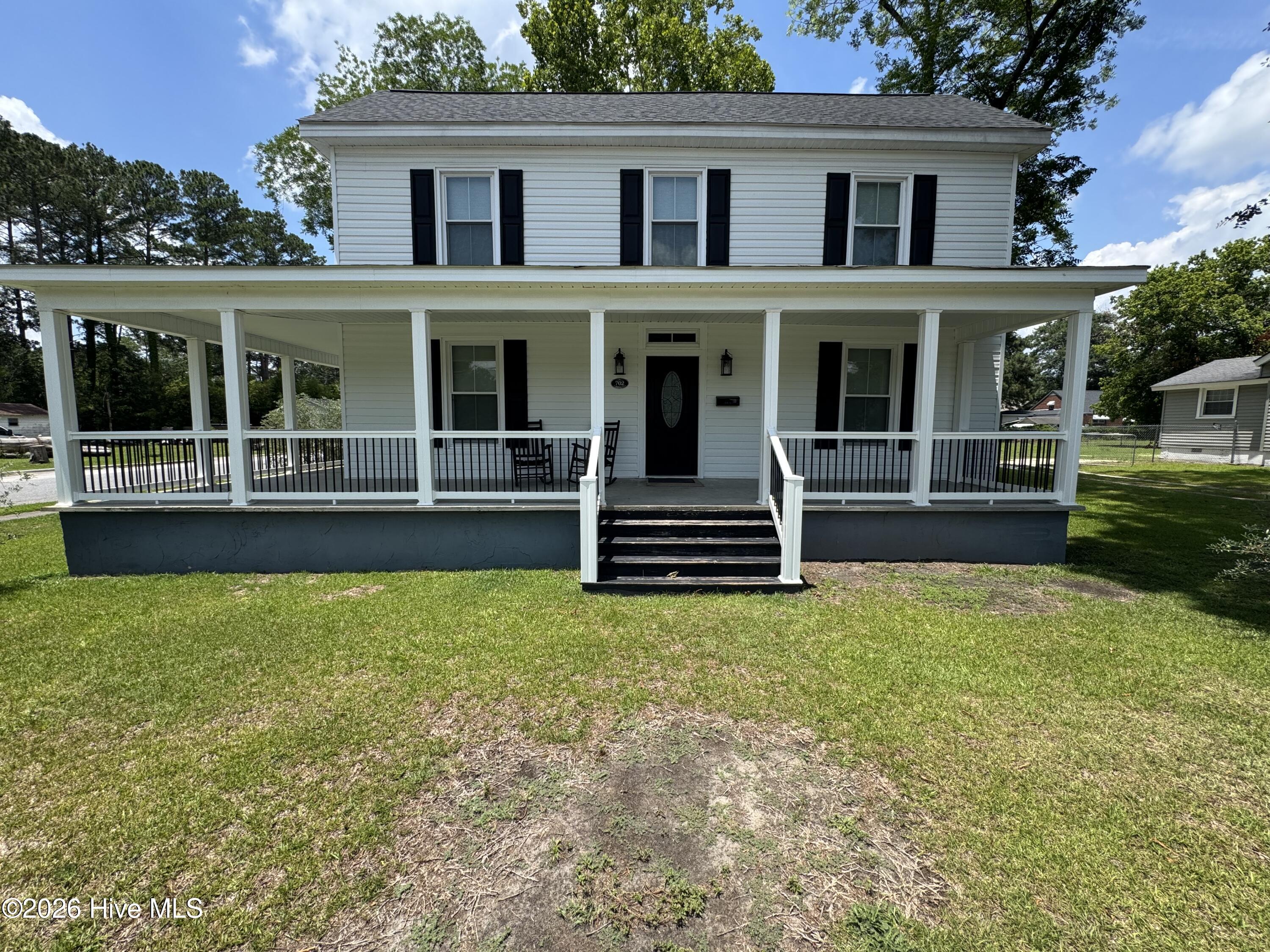 702 N Charlotte Street Property Photo 3