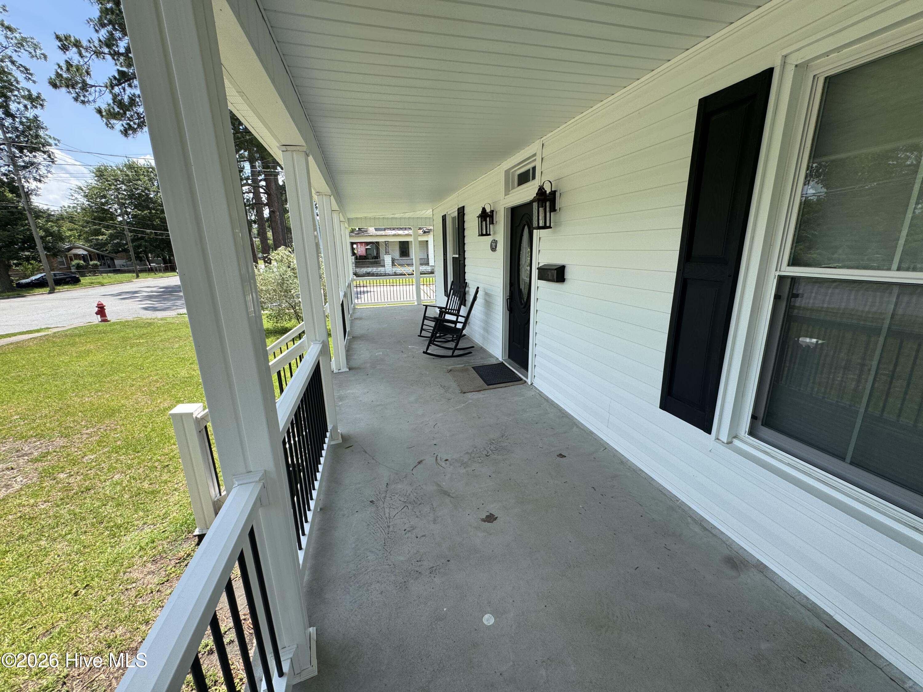 702 N Charlotte Street Property Photo 4