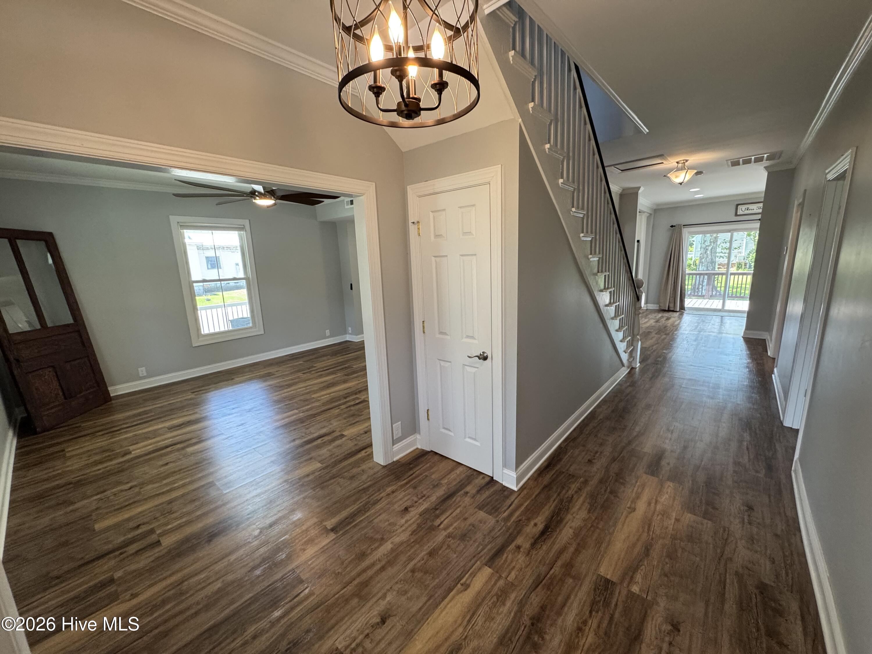 702 N Charlotte Street Property Photo 5