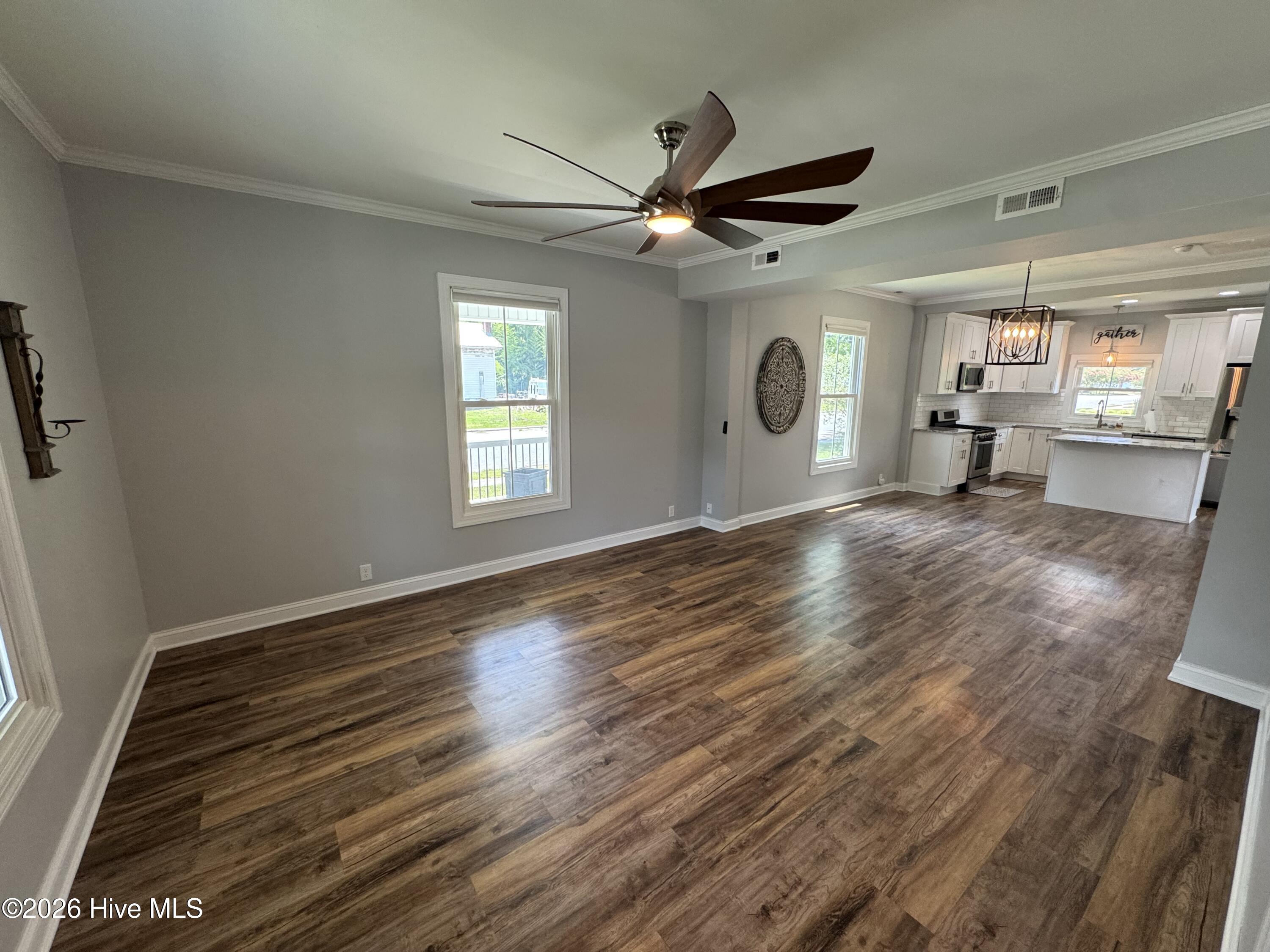 702 N Charlotte Street Property Photo 6