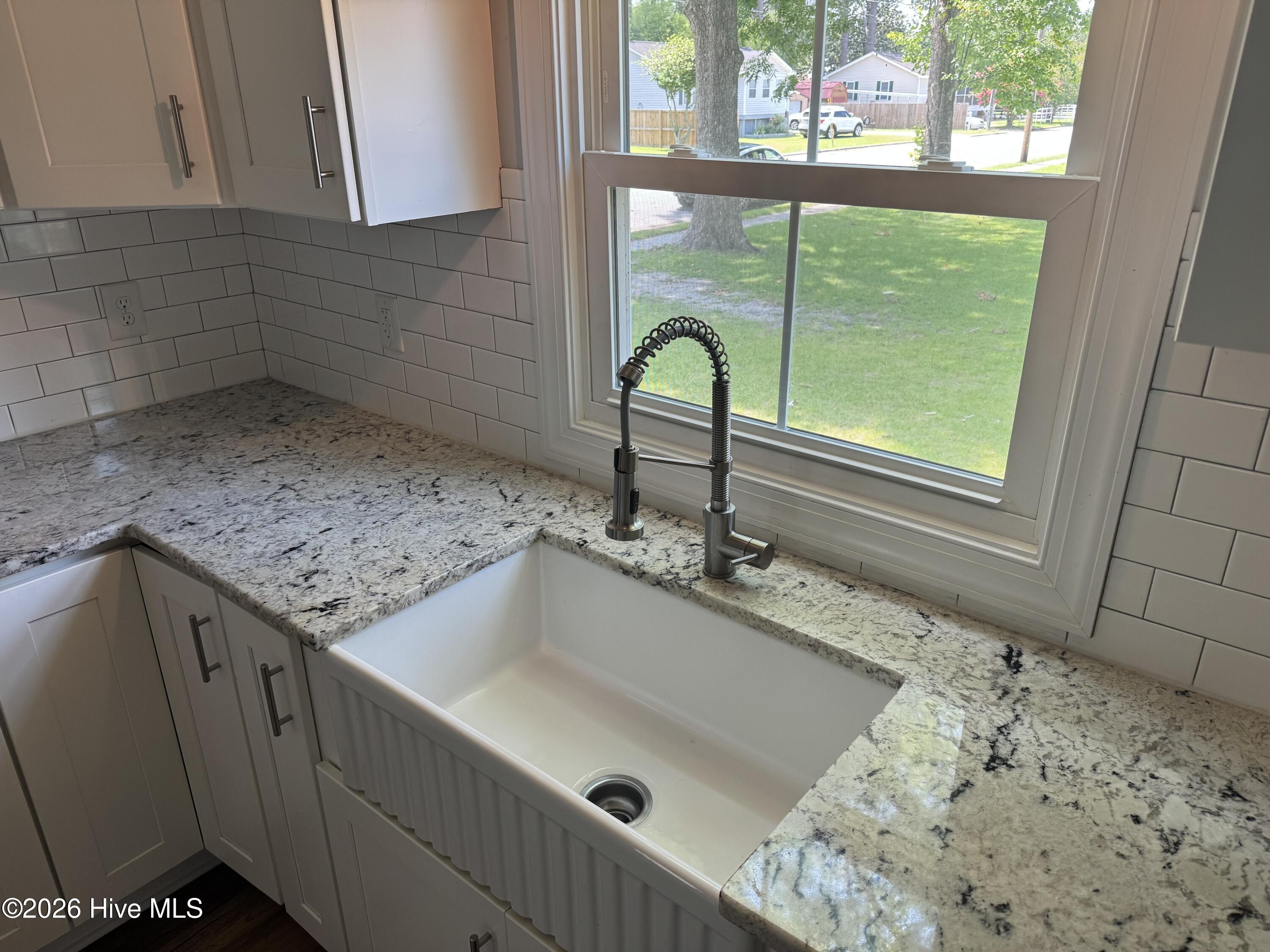 702 N Charlotte Street Property Photo 10