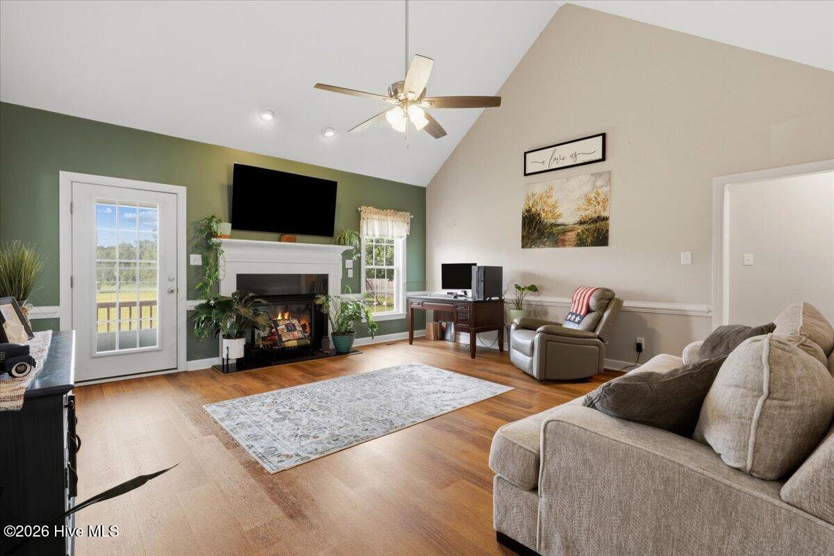 105 Pointe Drive Property Photo 3