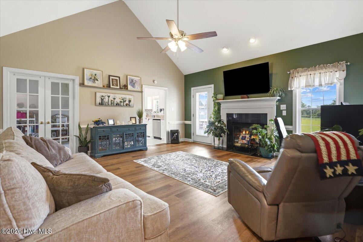 105 Pointe Drive Property Photo 4