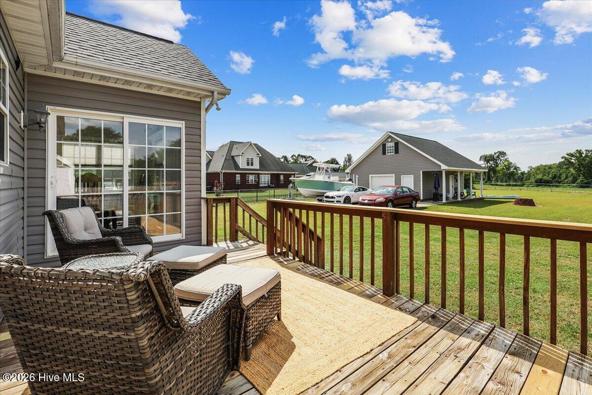105 Pointe Drive Property Photo 8