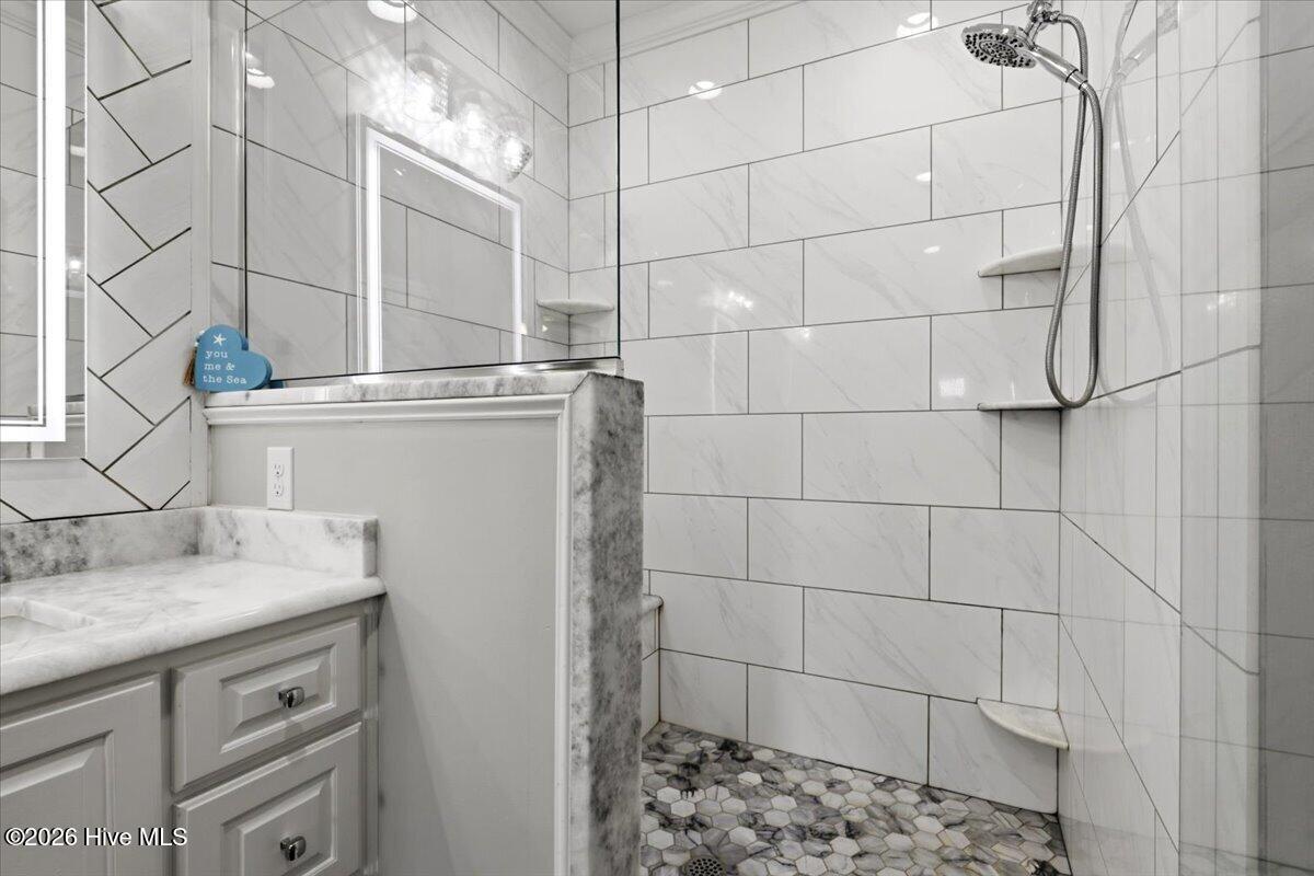 105 Pointe Drive Property Photo 11