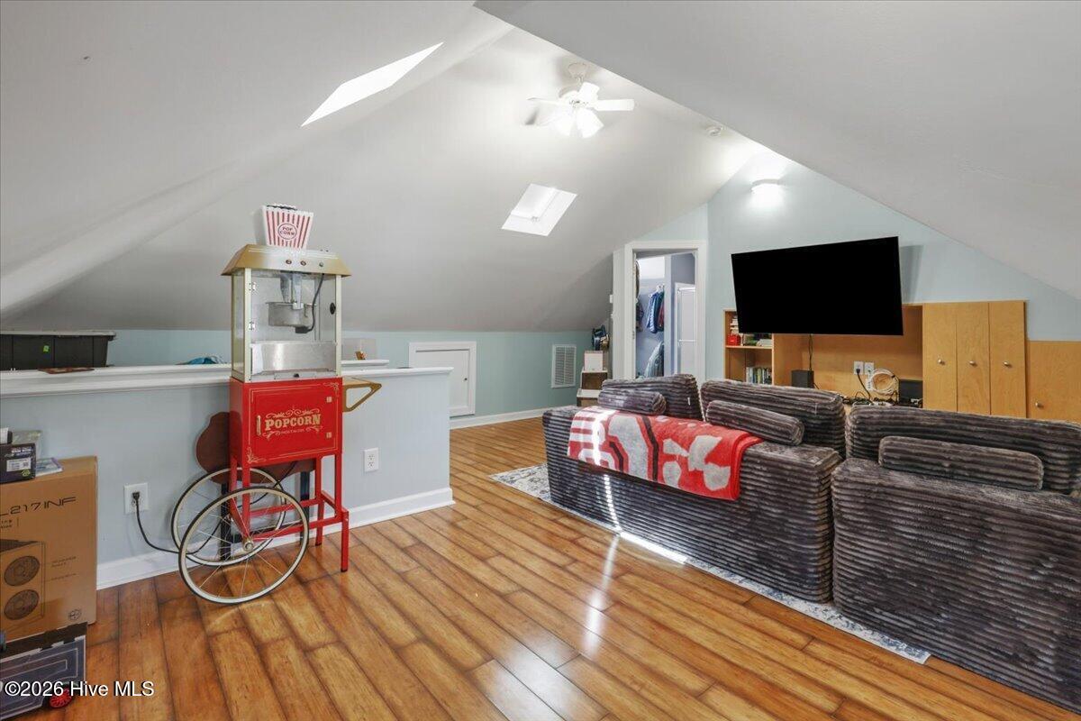 105 Pointe Drive Property Photo 14