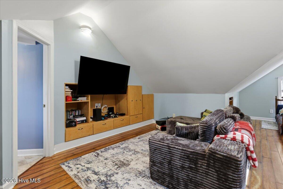 105 Pointe Drive Property Photo 15