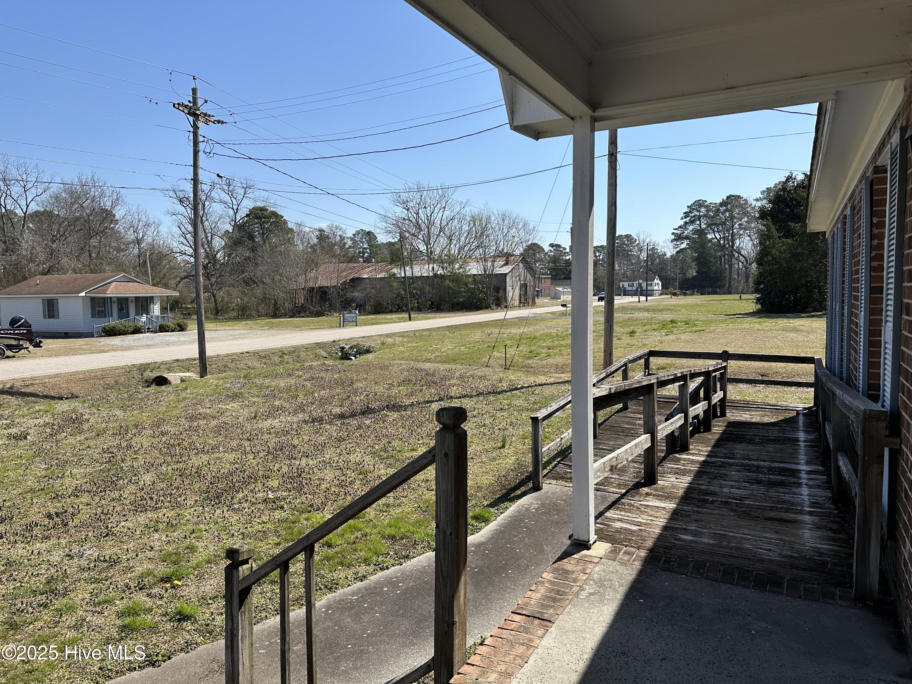 101 Sutton Drive Property Photo 2