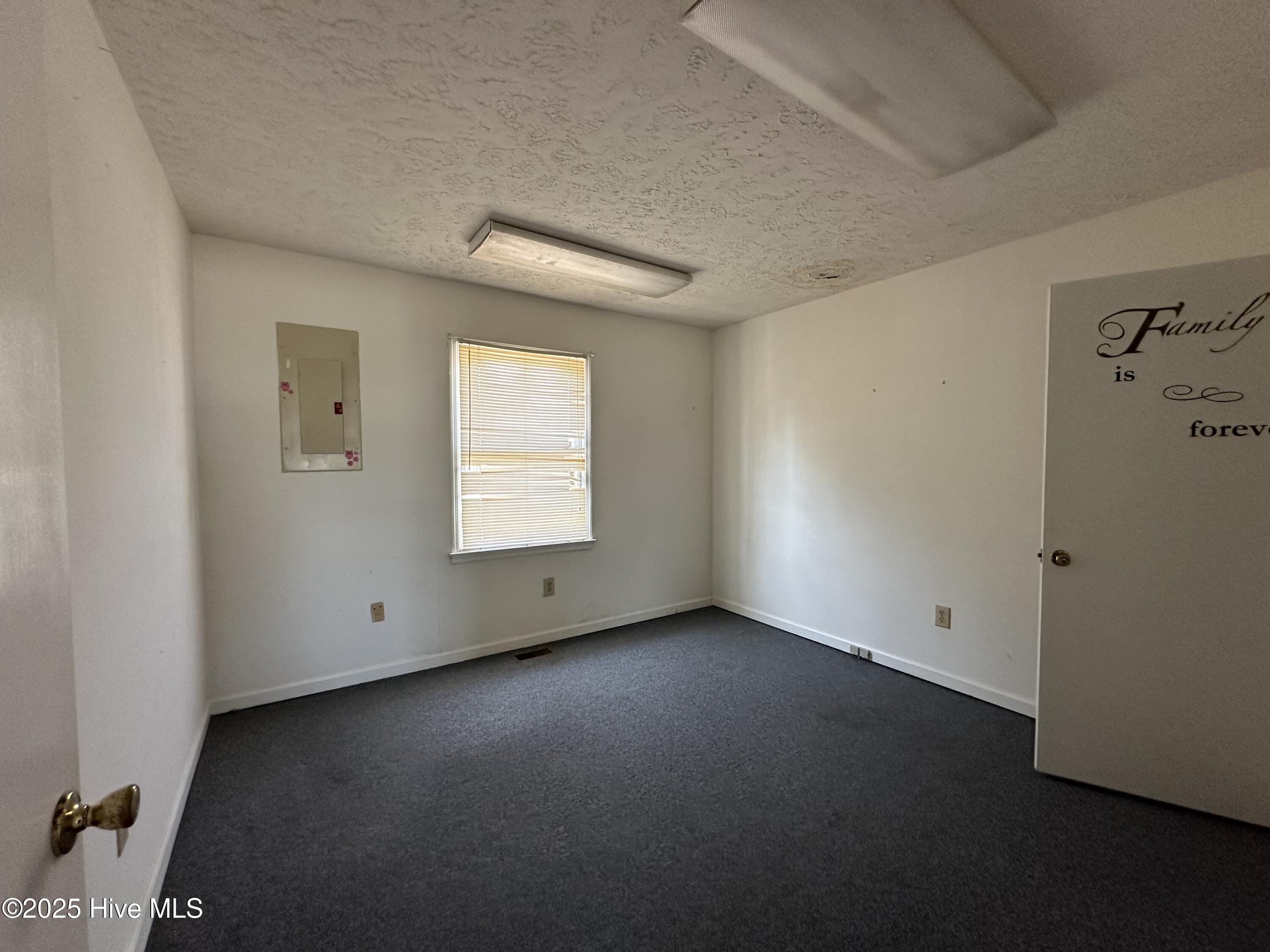 101 Sutton Drive Property Photo 5