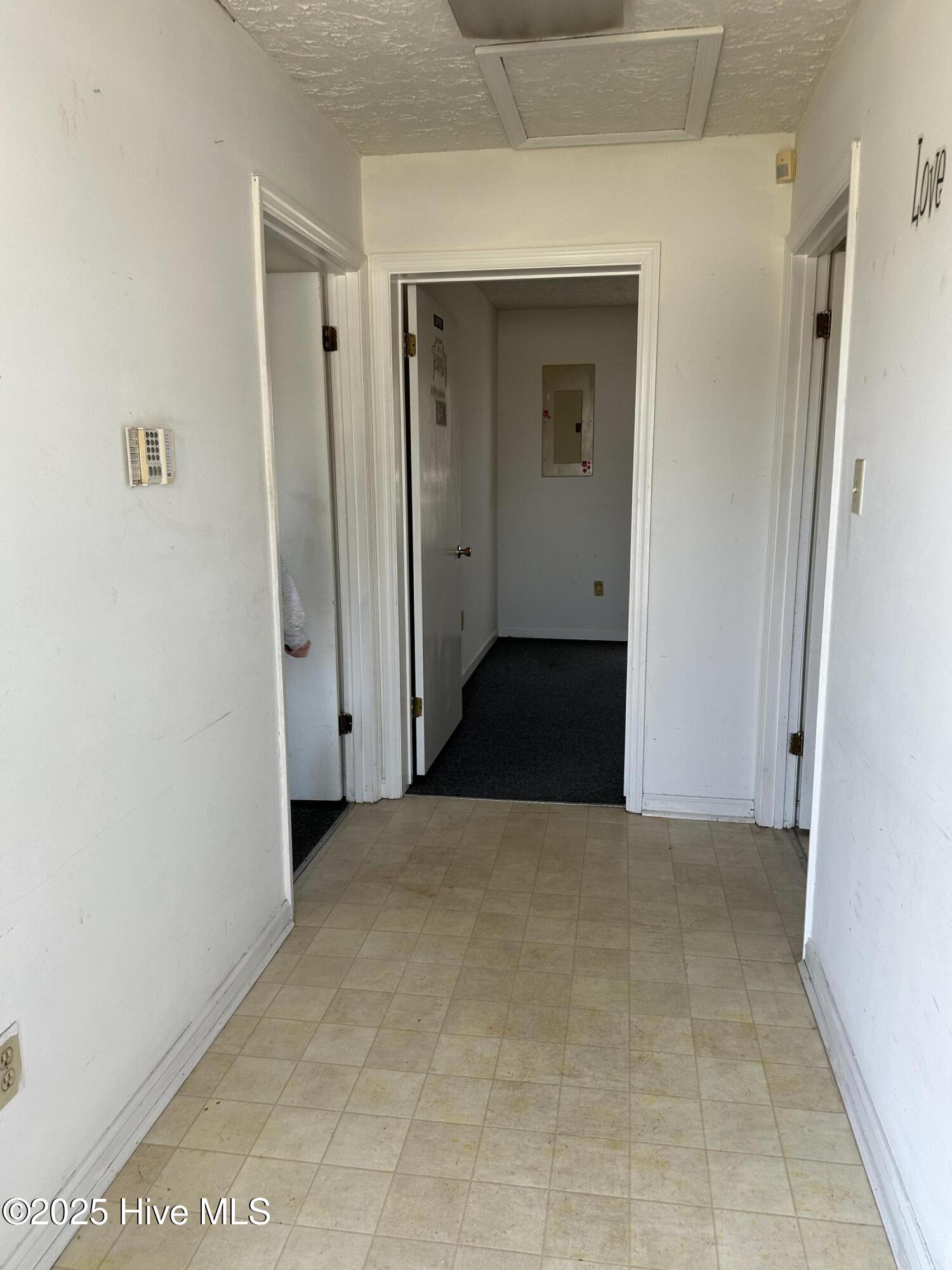 101 Sutton Drive Property Photo 6