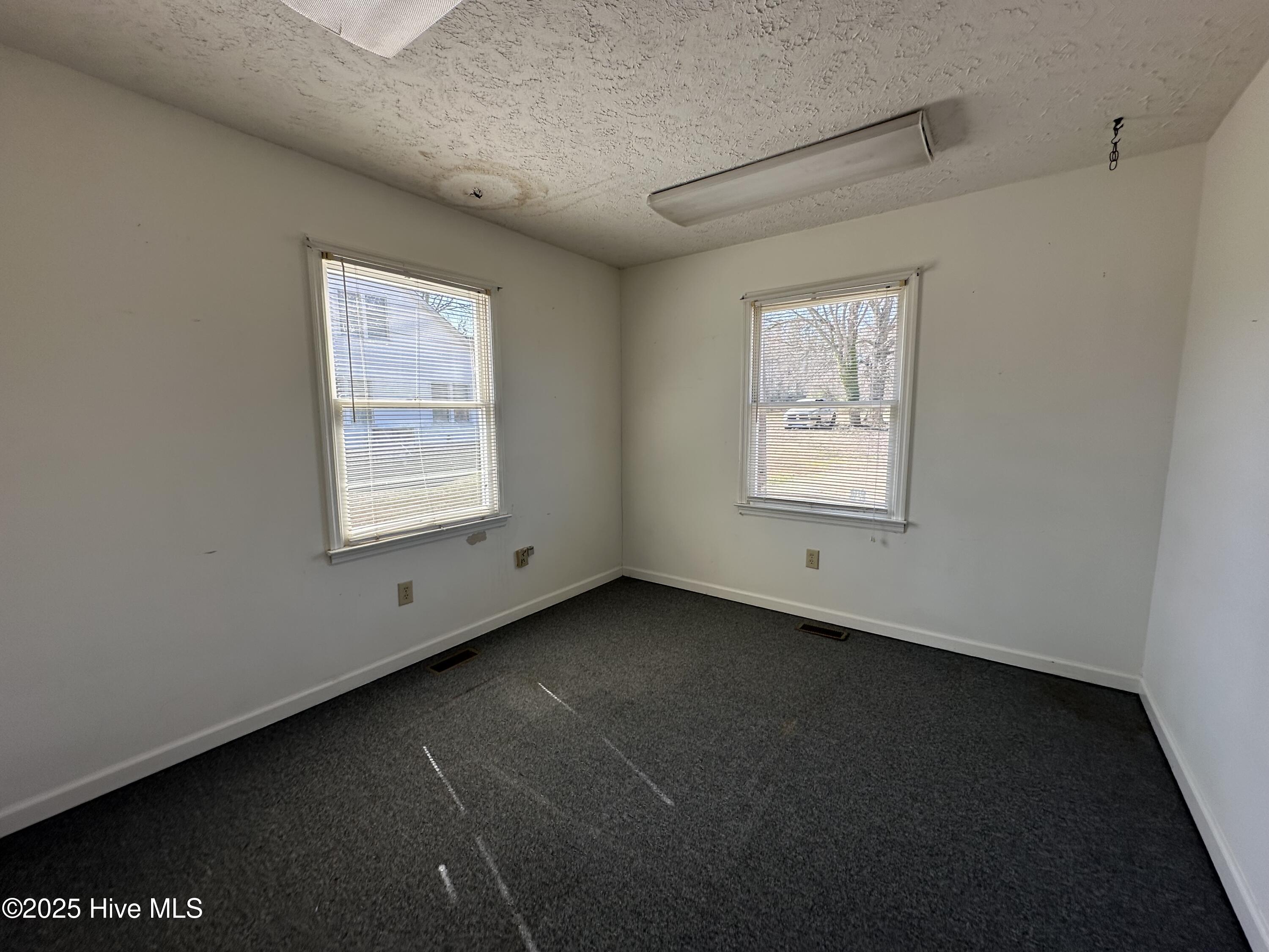 101 Sutton Drive Property Photo 8