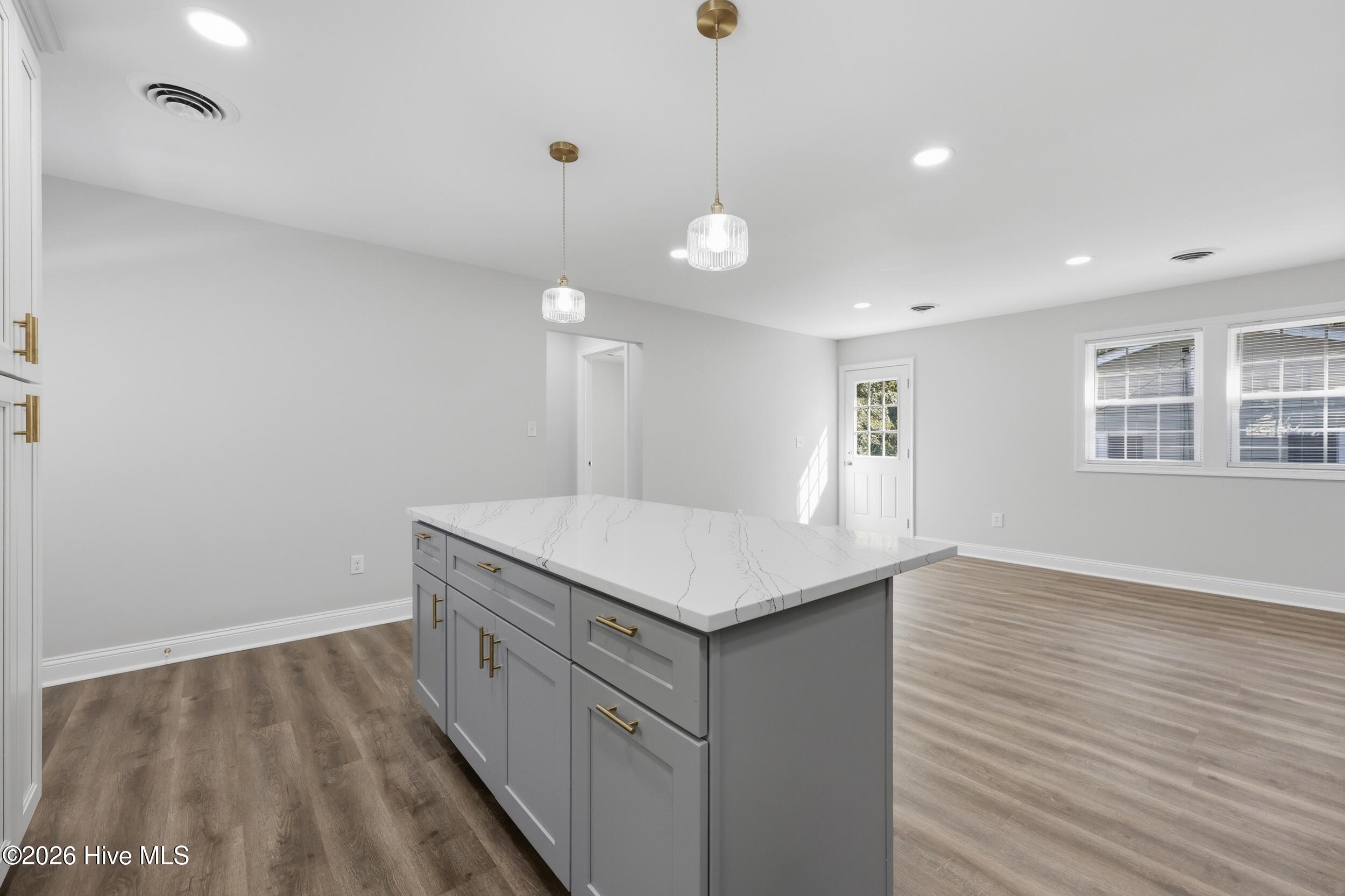 305 Beachview Drive Property Photo 10