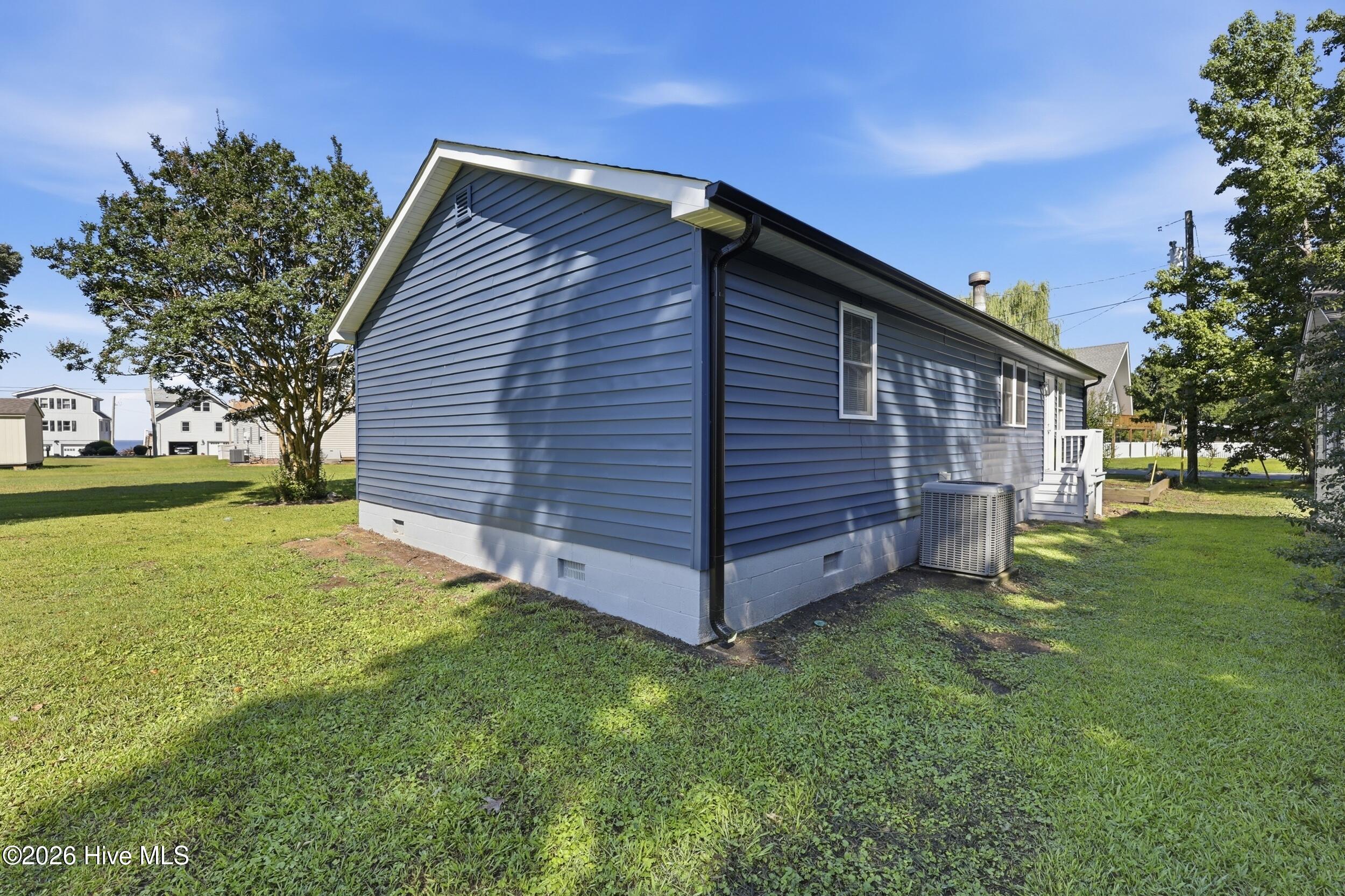305 Beachview Drive Property Photo 23